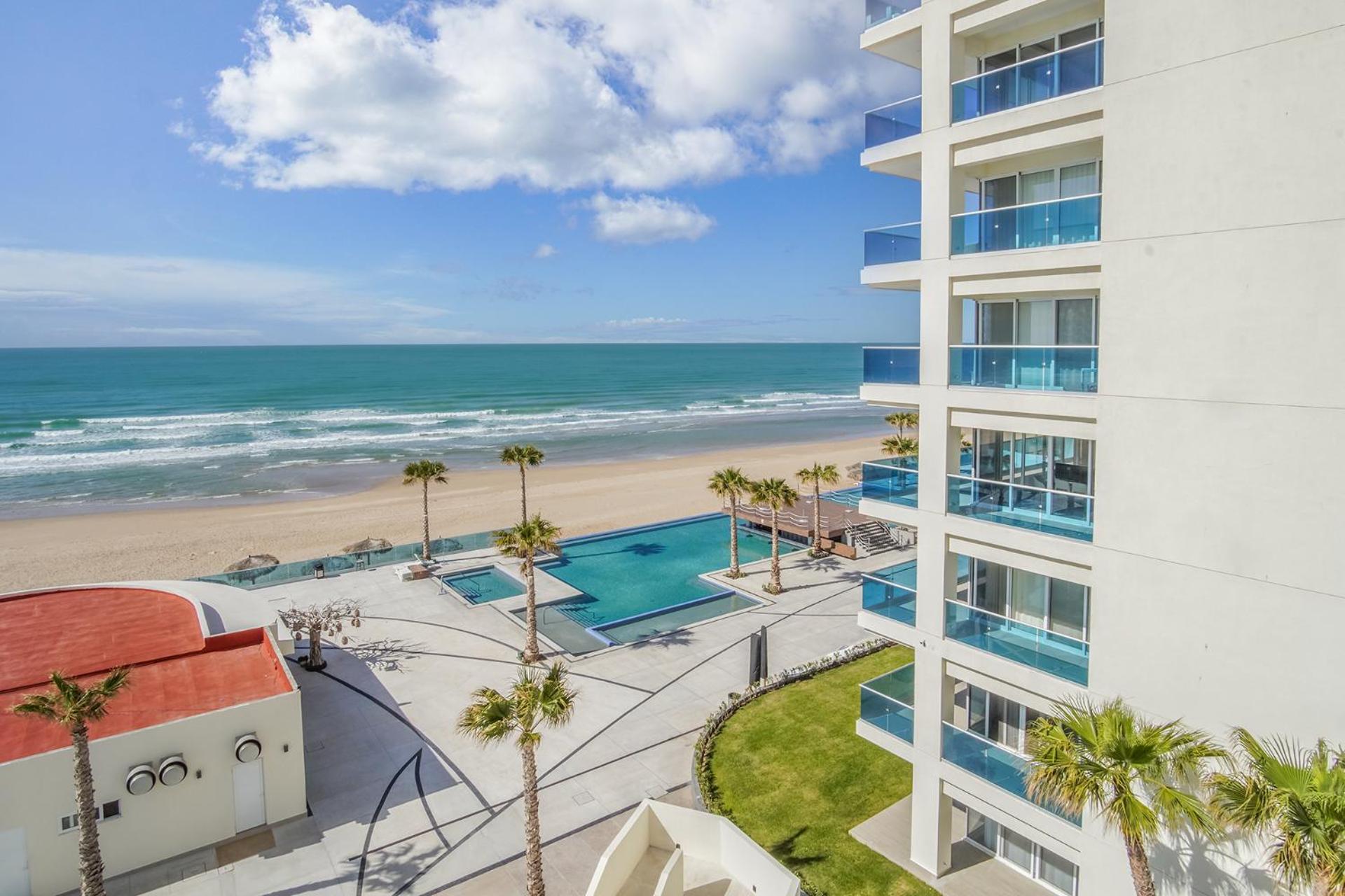Delightful 2 bedroom condo Encantame Towers Verano 505