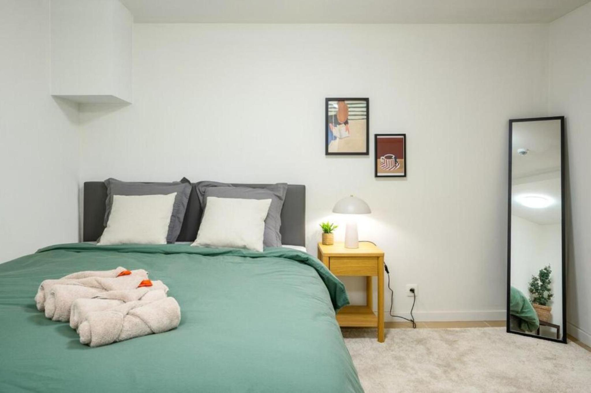 1 BR apartment 2 min from KMSKA