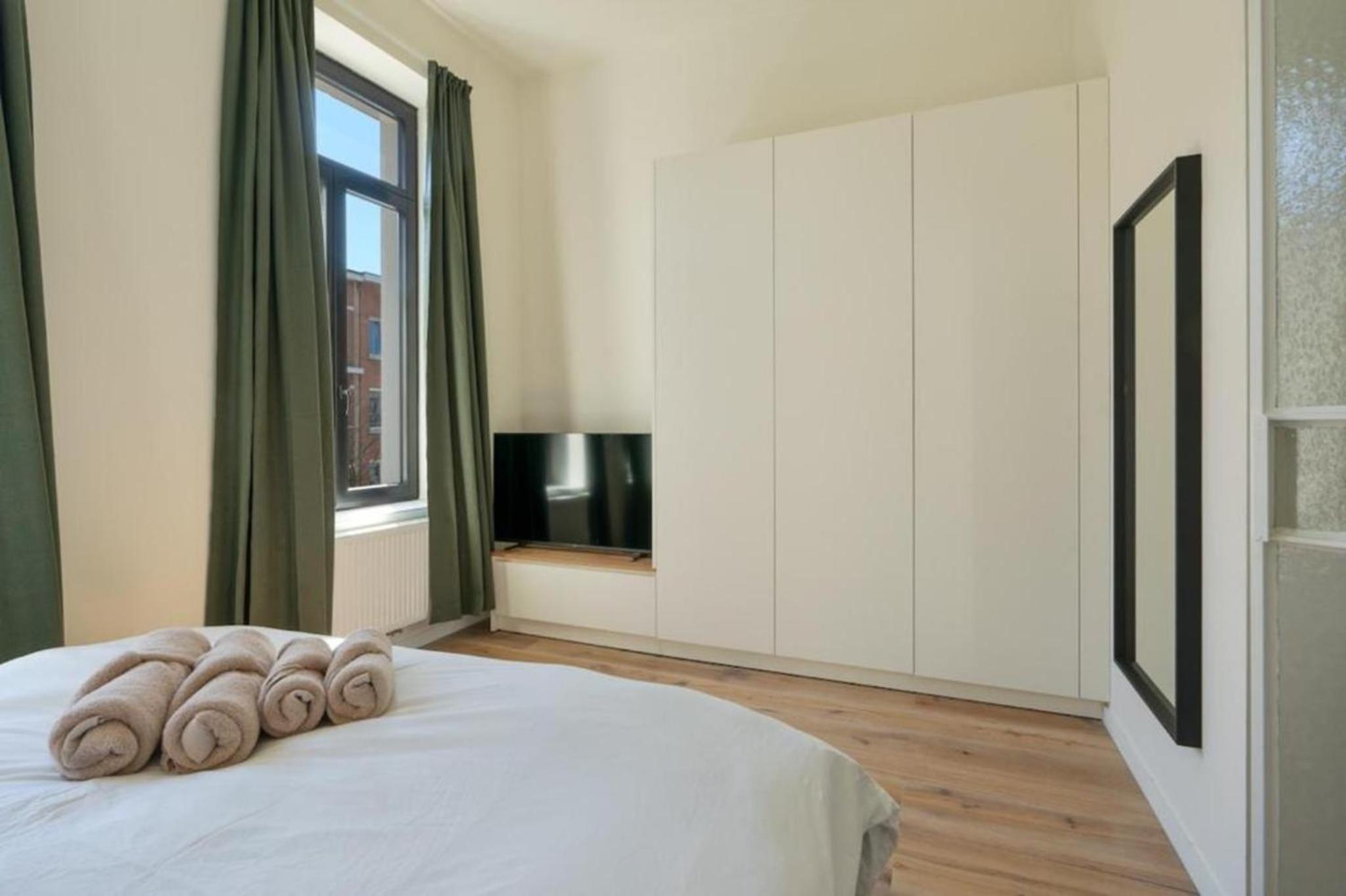 1 BR apartment 2 min from KMSKA