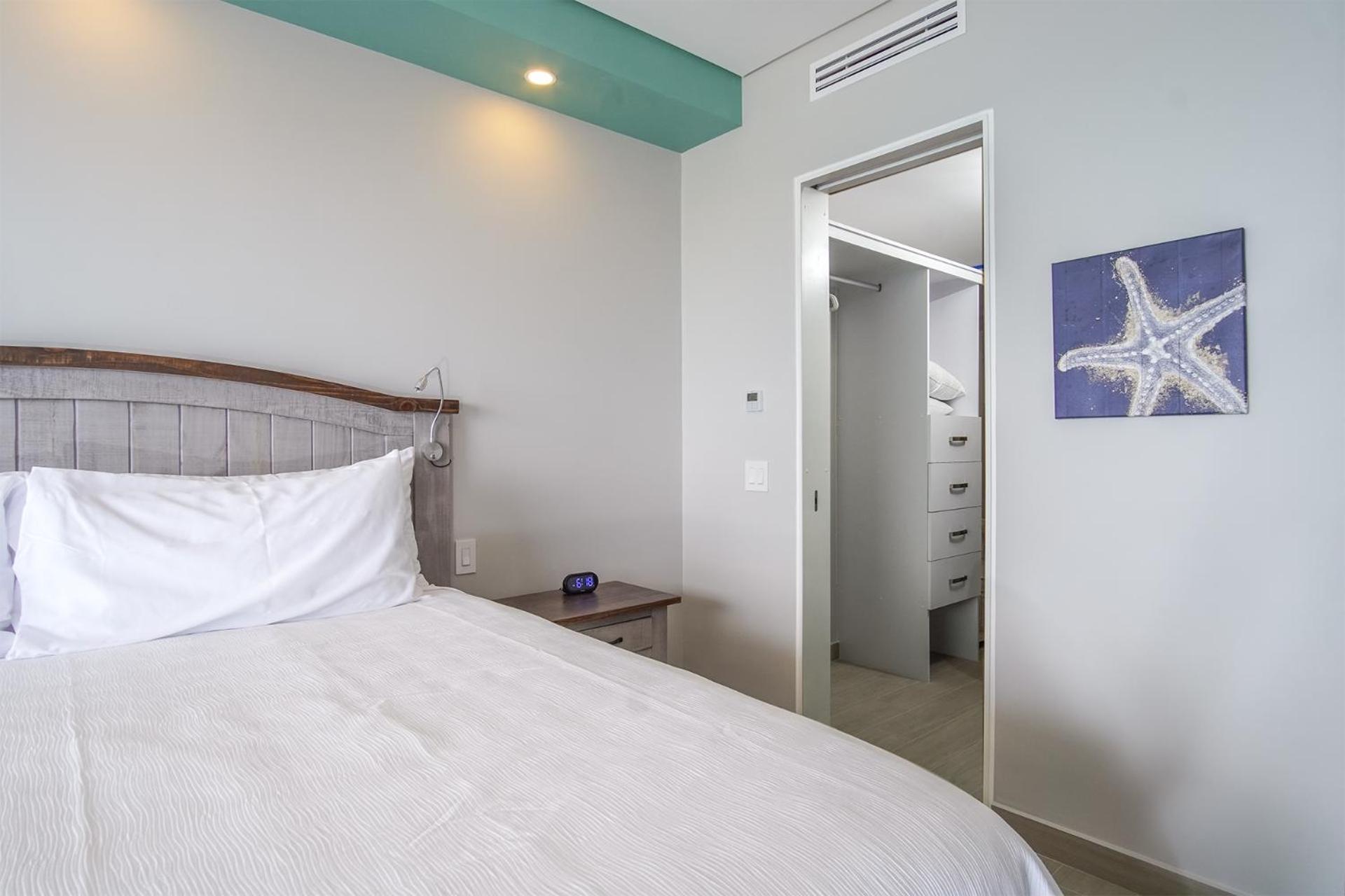 Awesome 3 bedroom condo Encantame Tower E 1001