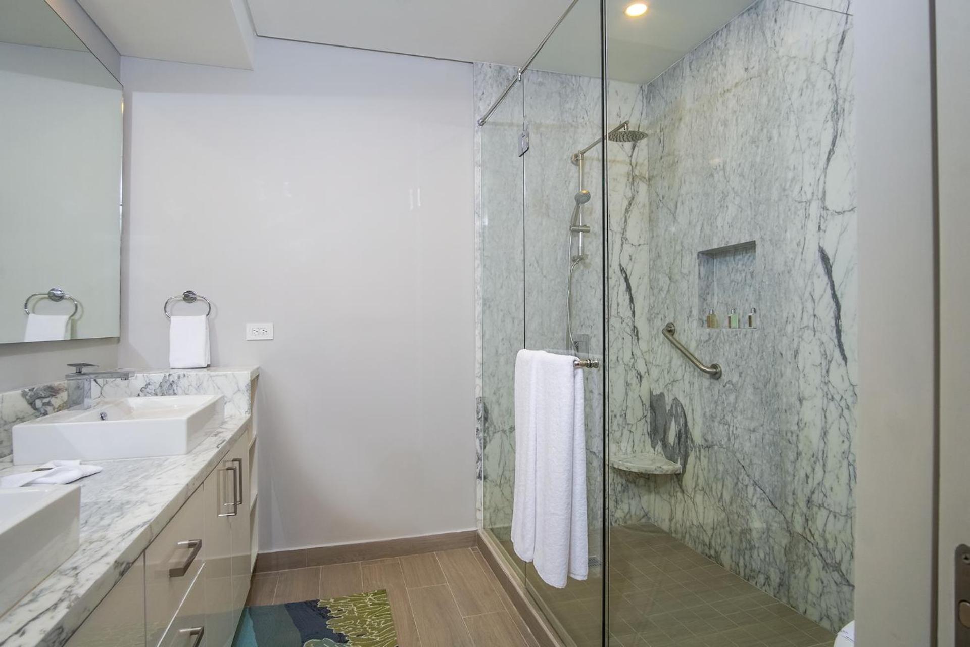 Awesome 3 bedroom condo Encantame Tower E 1001