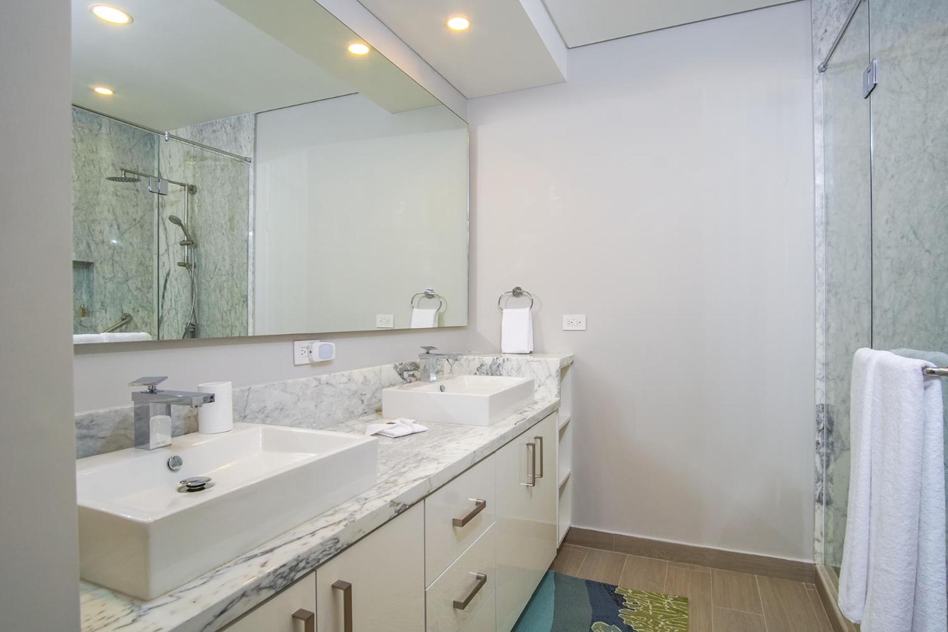 Awesome 3 bedroom condo Encantame Tower E 1001