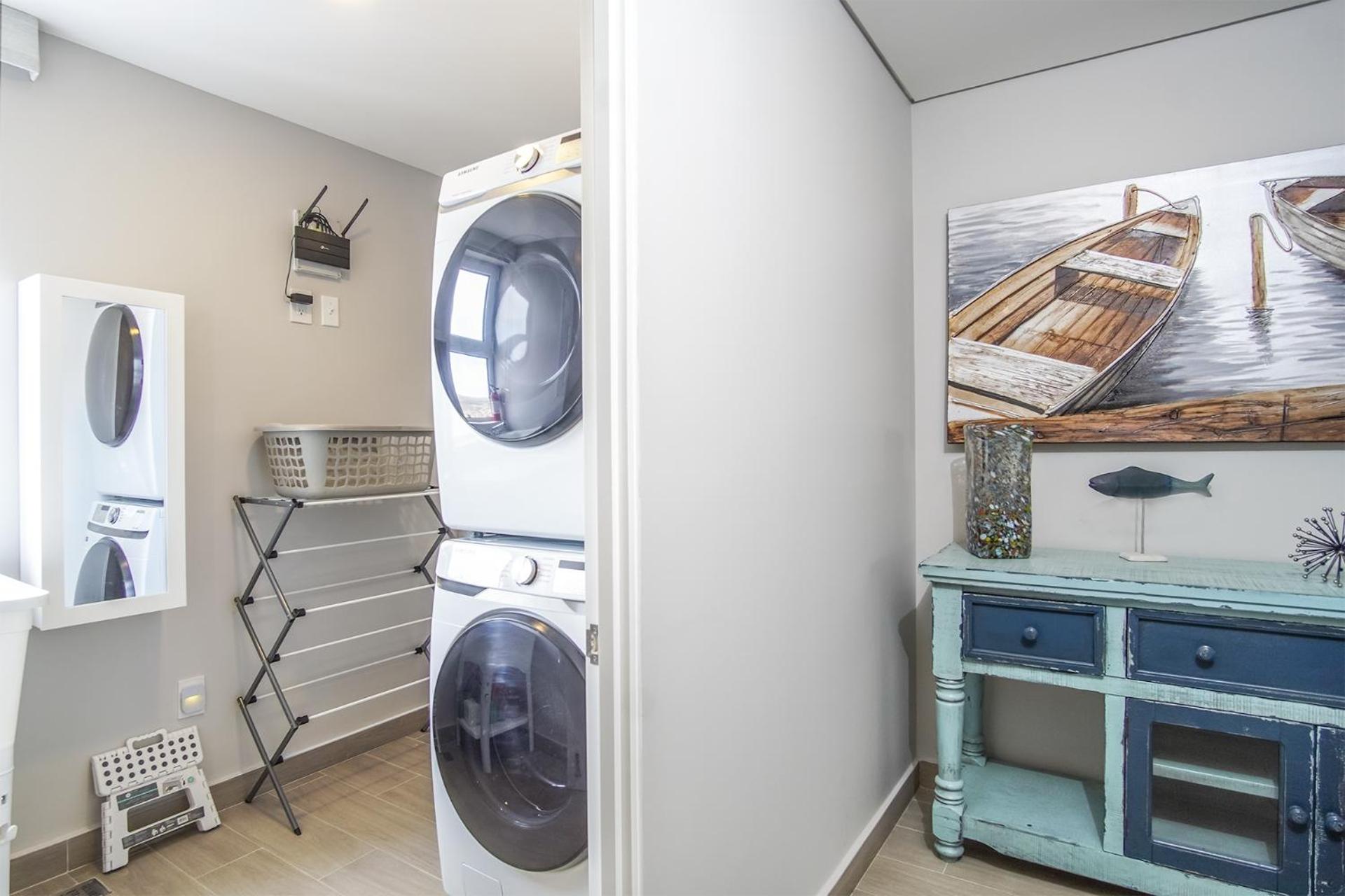 Awesome 3 bedroom condo Encantame Tower E 1001
