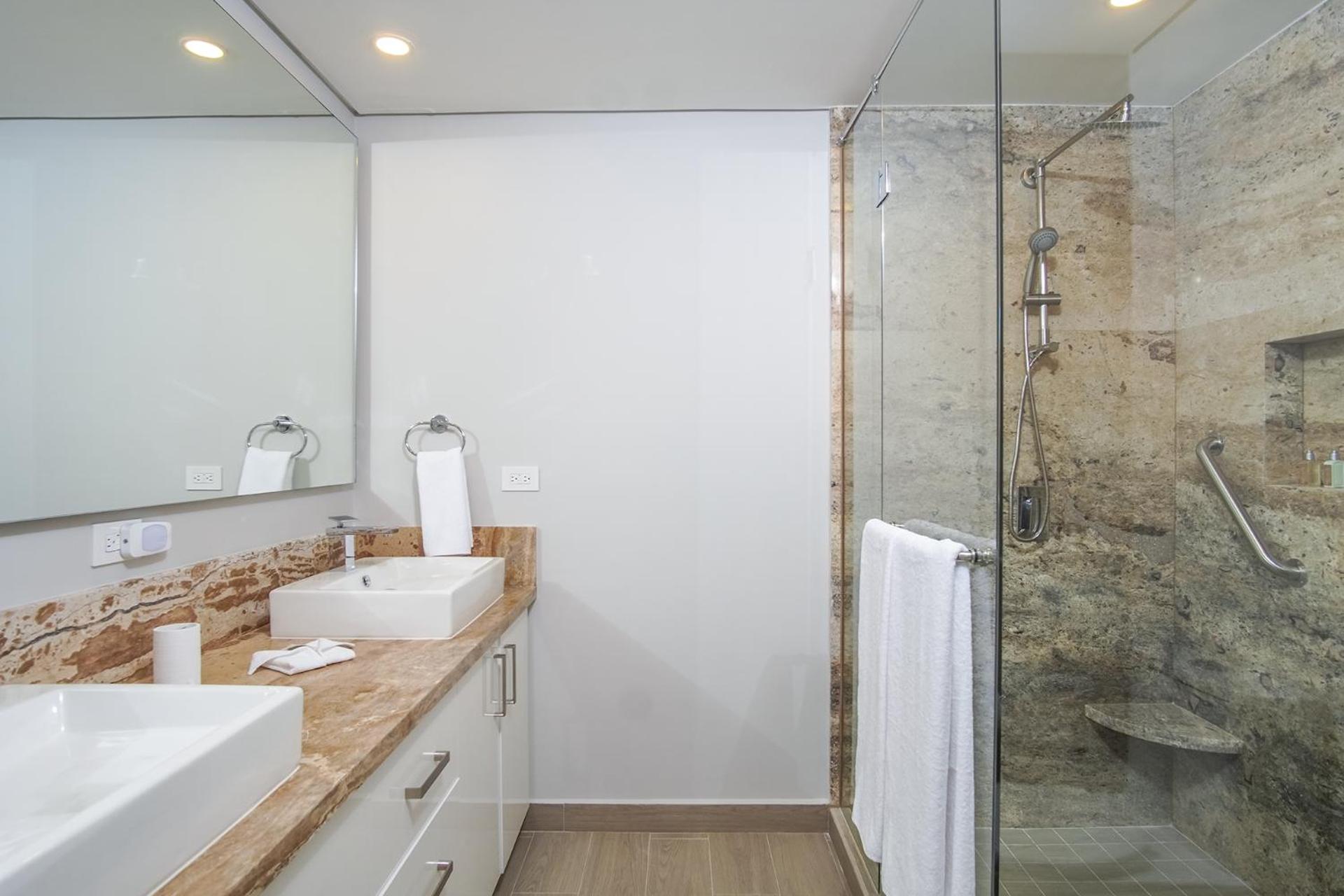 Awesome 3 bedroom condo Encantame Tower E 1001