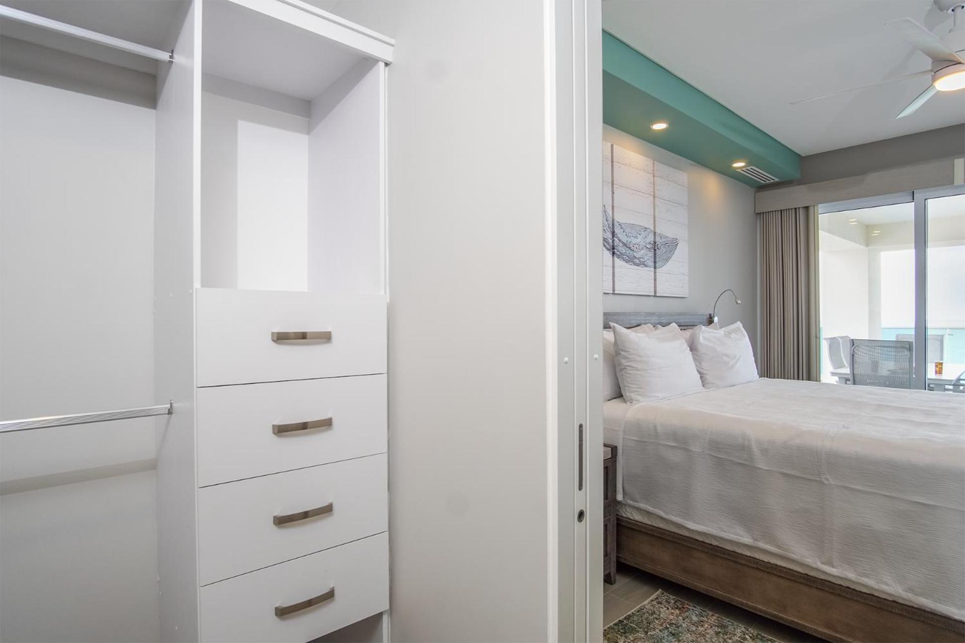 Awesome 3 bedroom condo Encantame Tower E 1001
