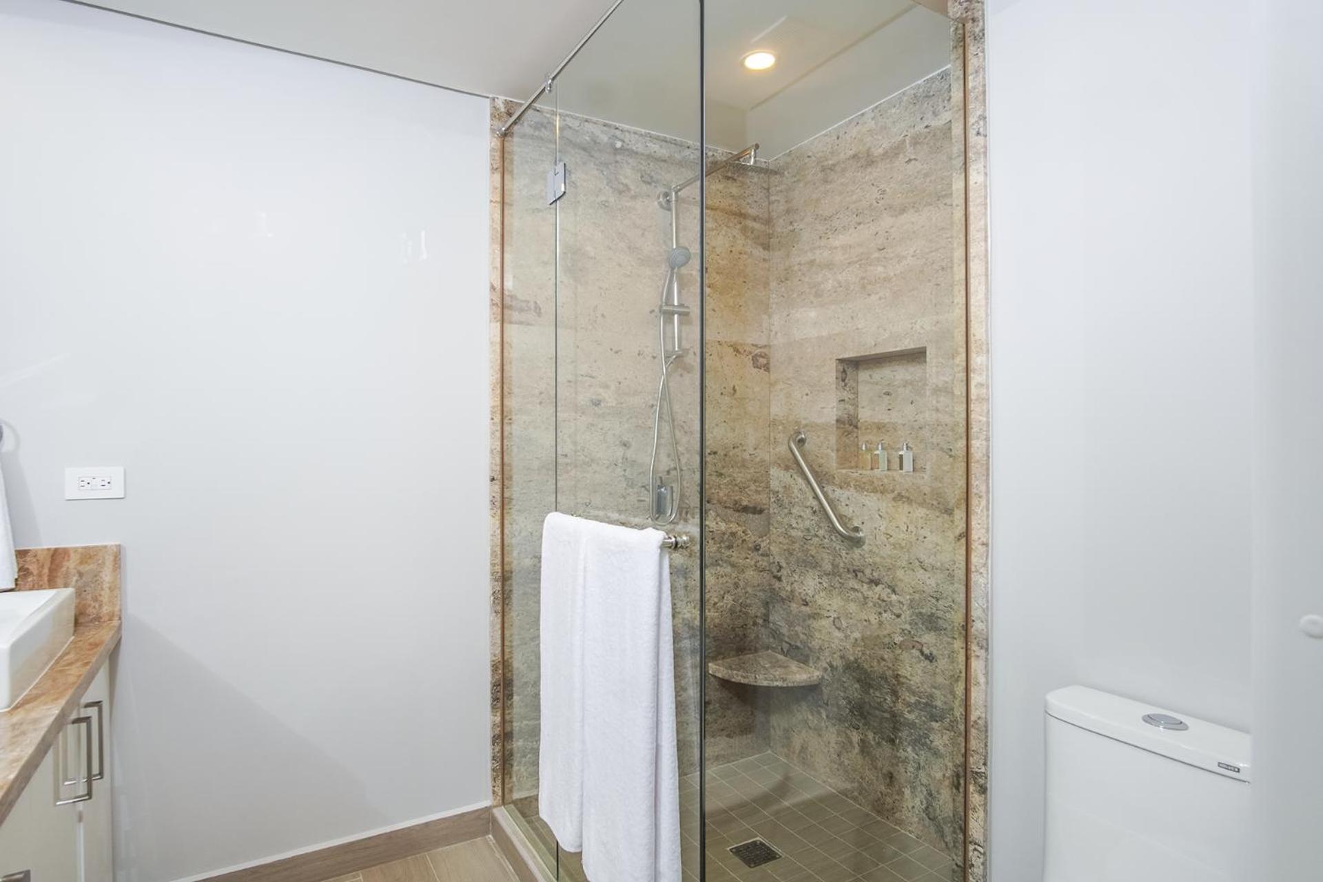 Awesome 3 bedroom condo Encantame Tower E 1001