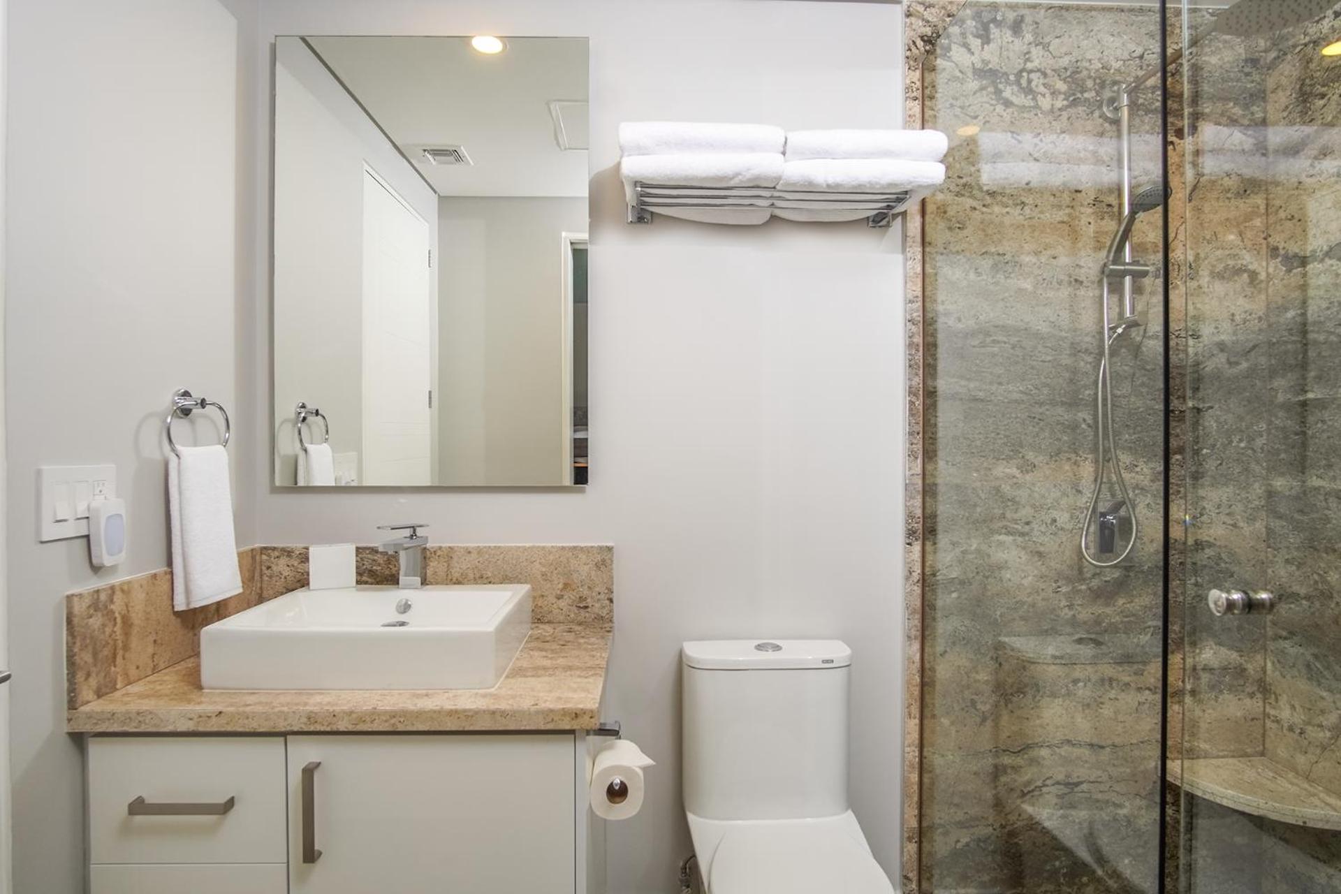 Awesome 3 bedroom condo Encantame Tower E 1001