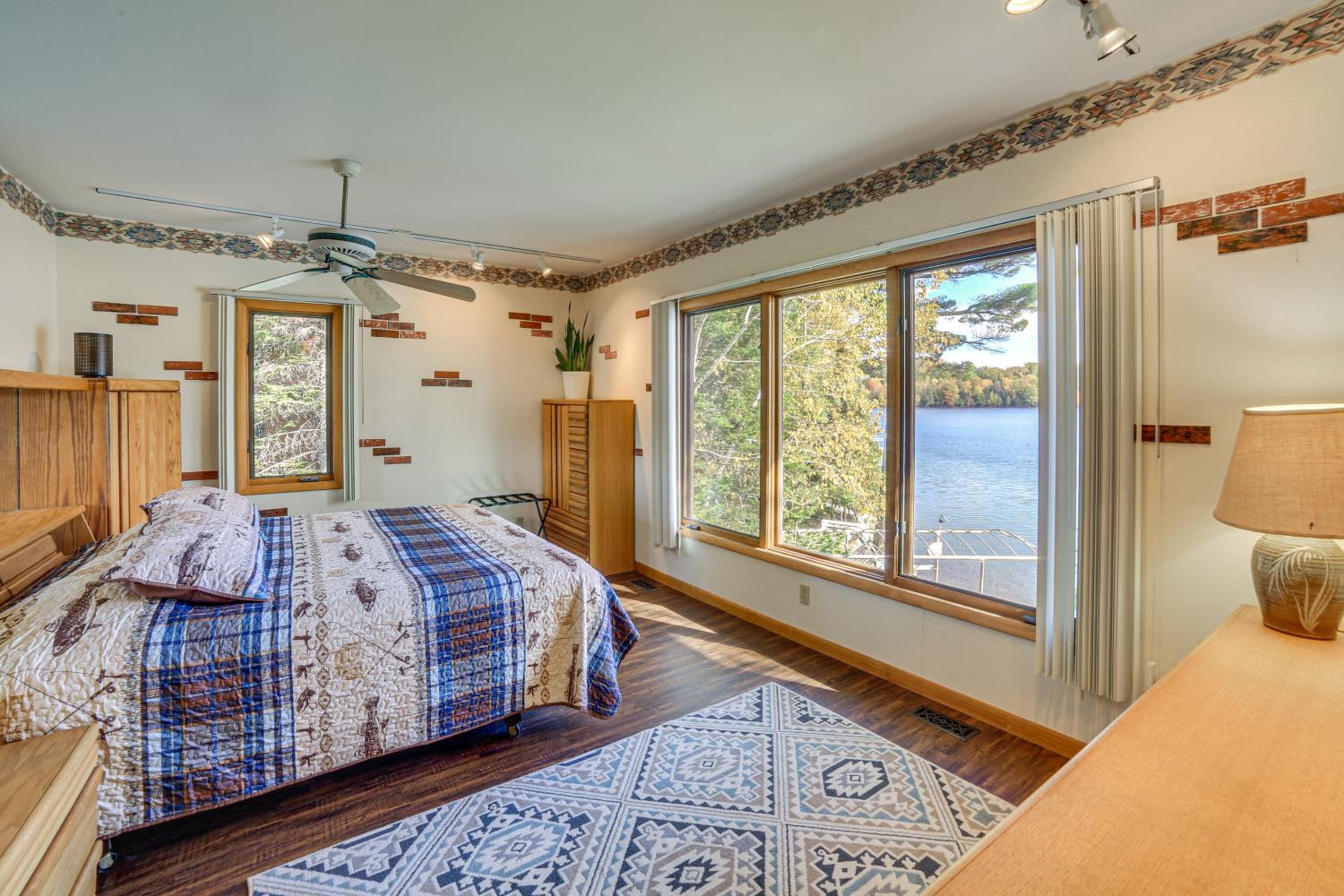 All-Season Adventures! Chicaugon Lakefront Gem