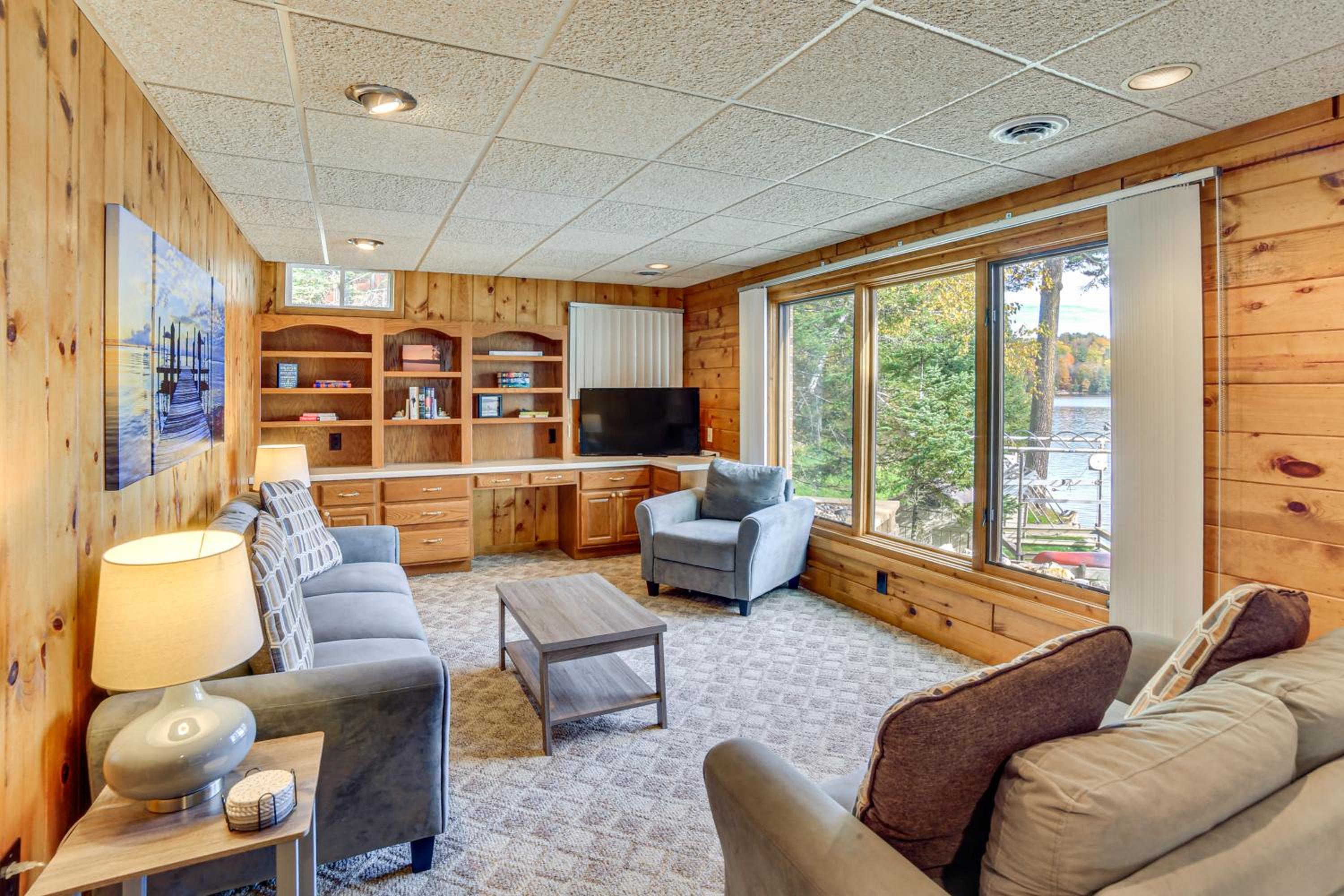 All-Season Adventures! Chicaugon Lakefront Gem