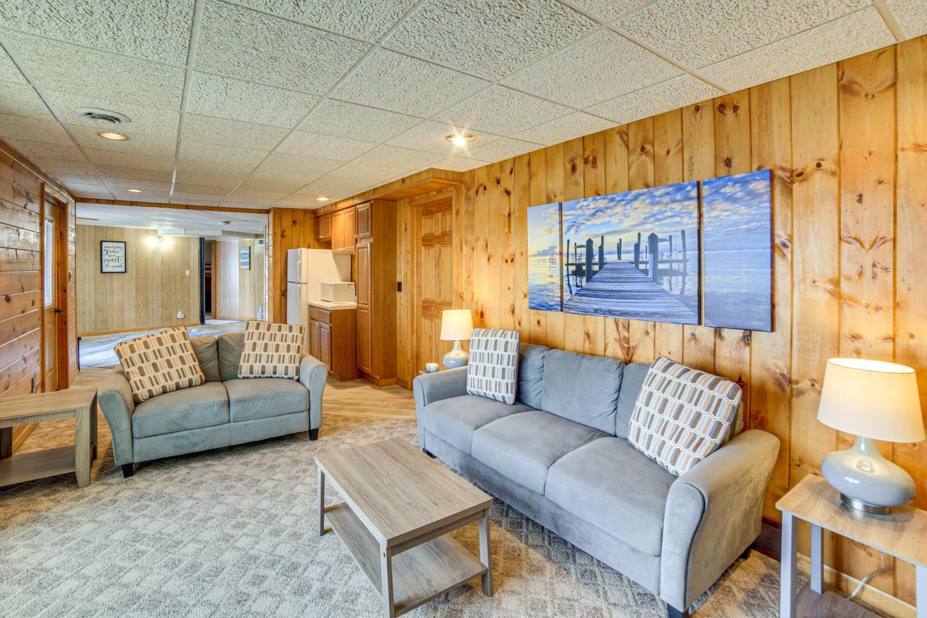 All-Season Adventures! Chicaugon Lakefront Gem