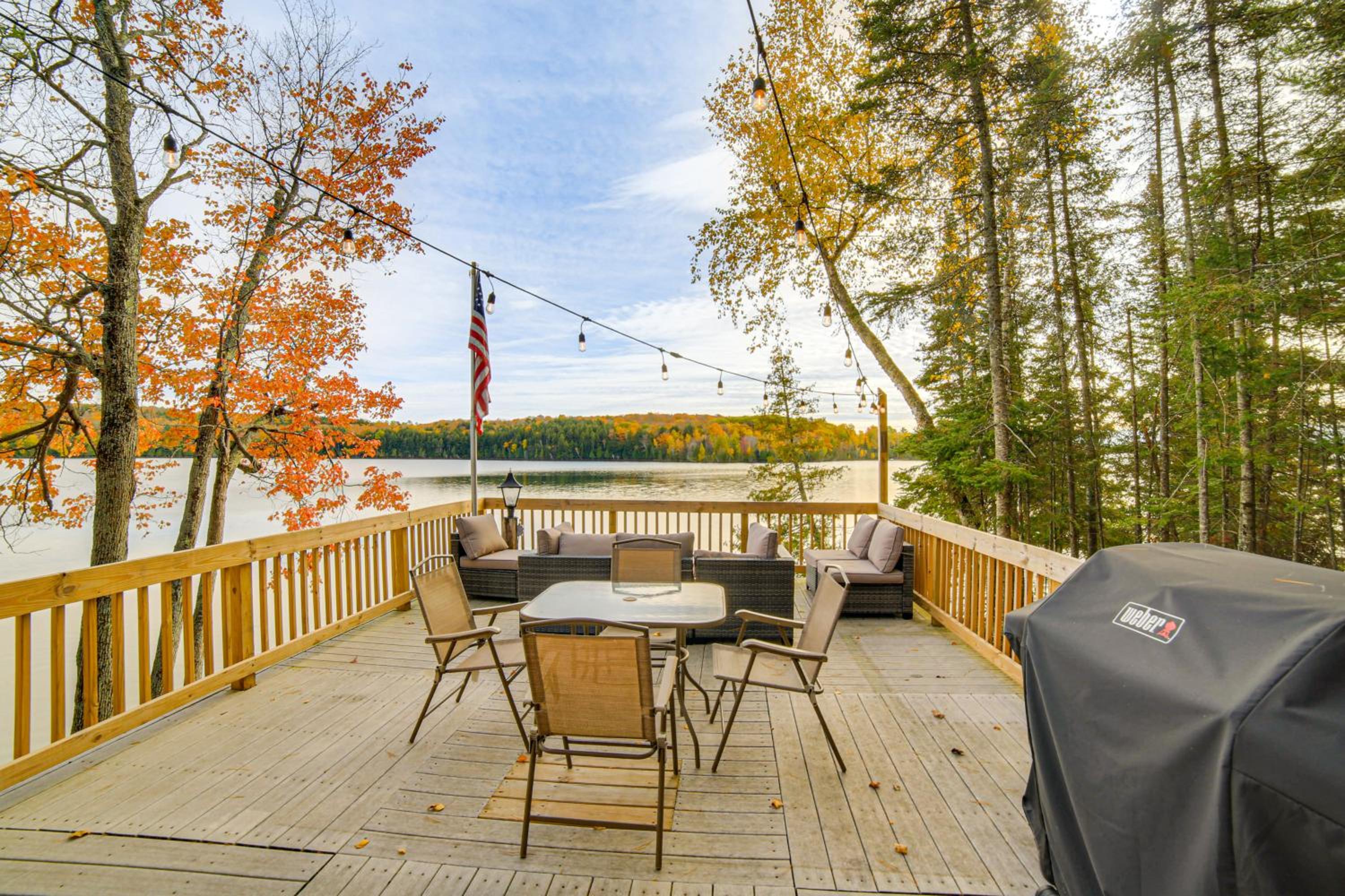 All-Season Adventures! Chicaugon Lakefront Gem