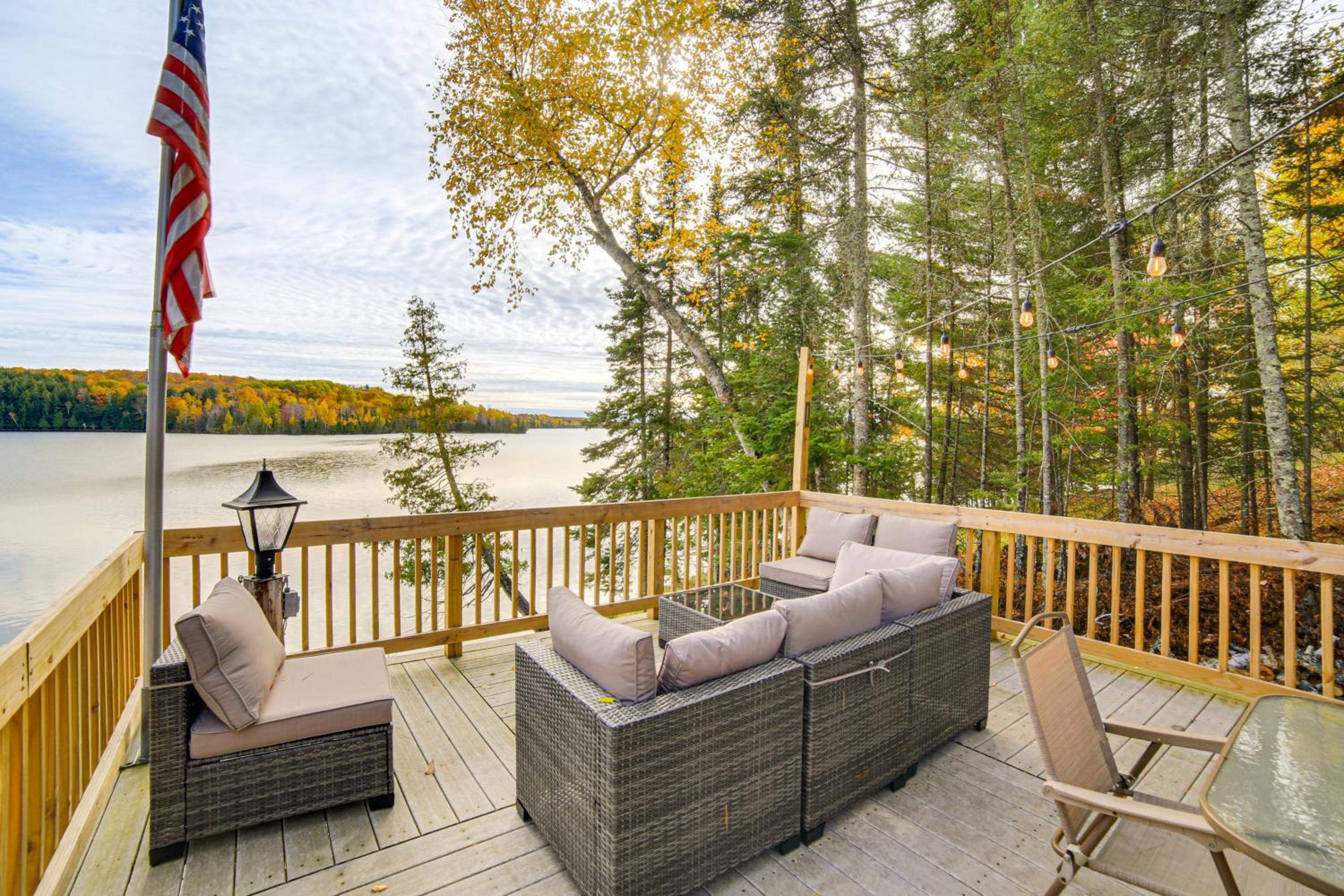 All-Season Adventures! Chicaugon Lakefront Gem