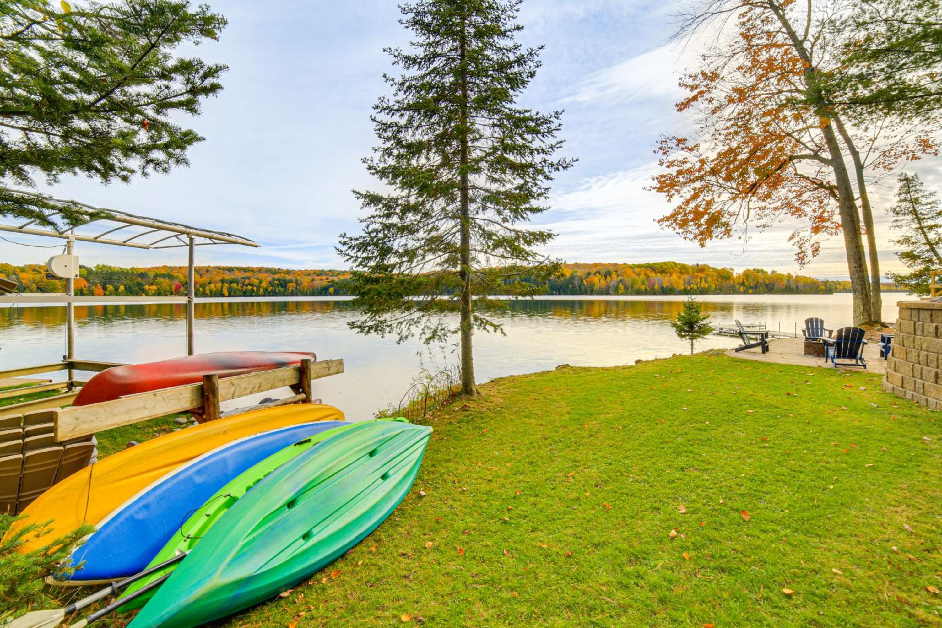 All-Season Adventures! Chicaugon Lakefront Gem