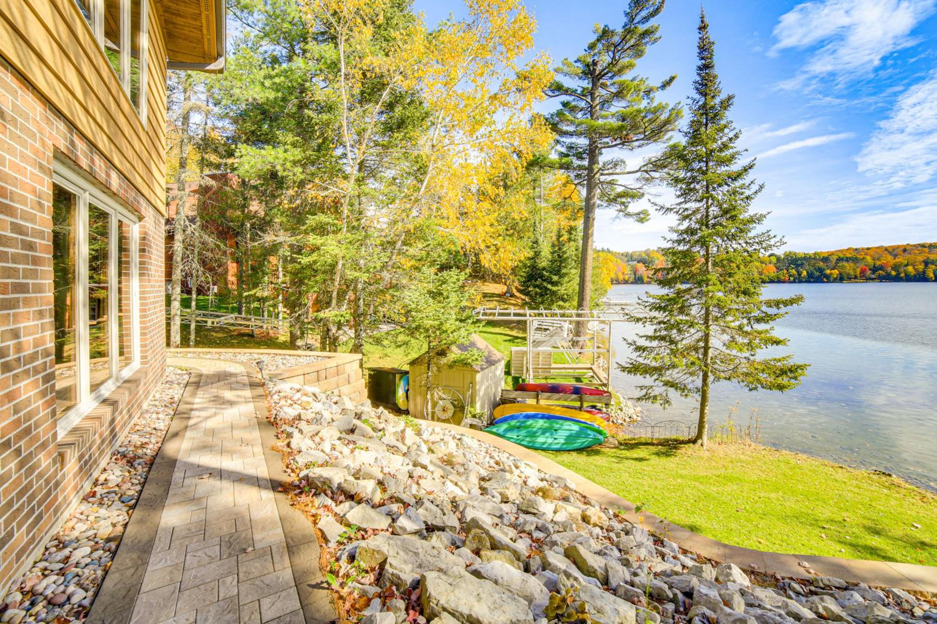 All-Season Adventures! Chicaugon Lakefront Gem