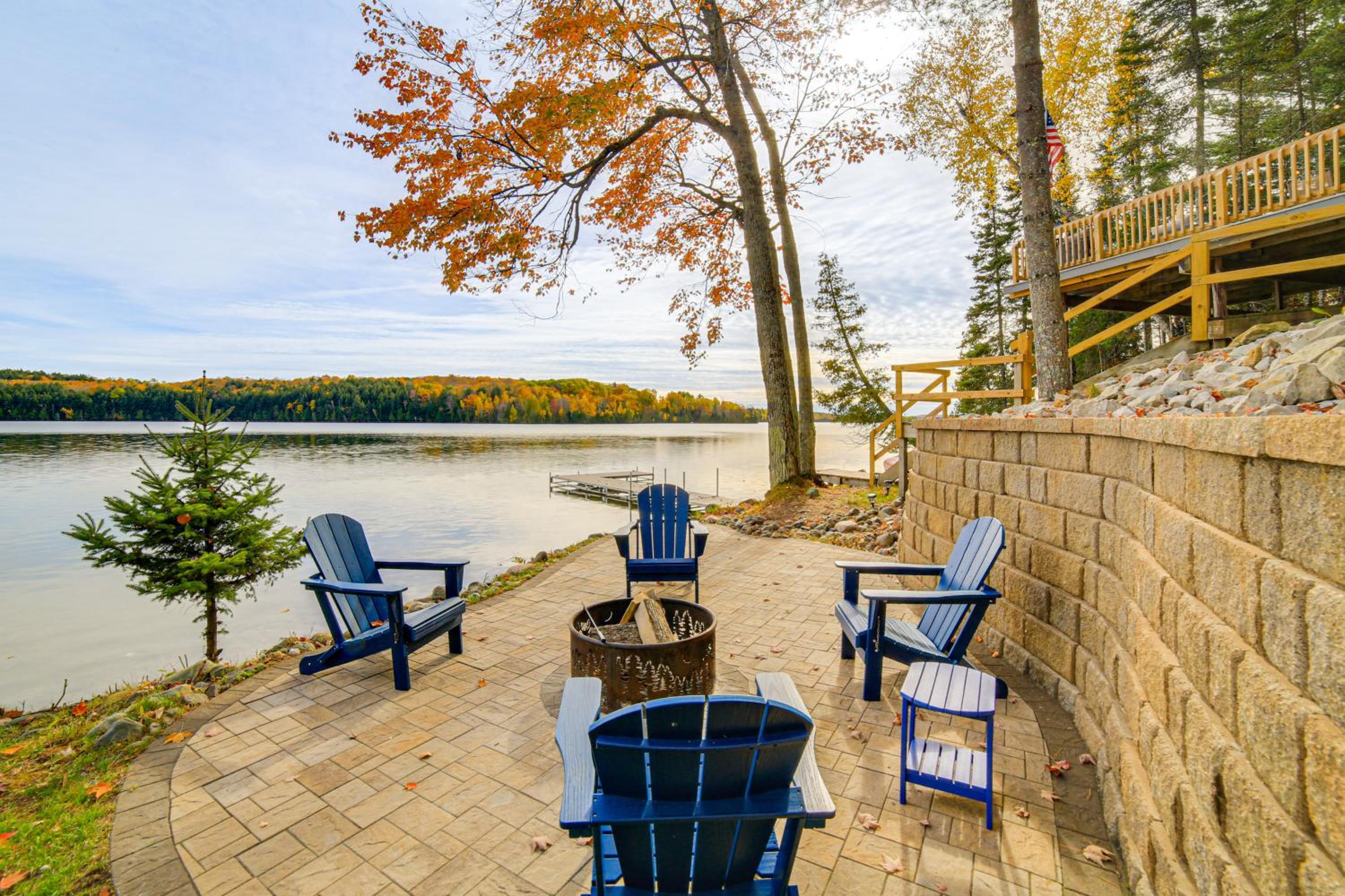All-Season Adventures! Chicaugon Lakefront Gem