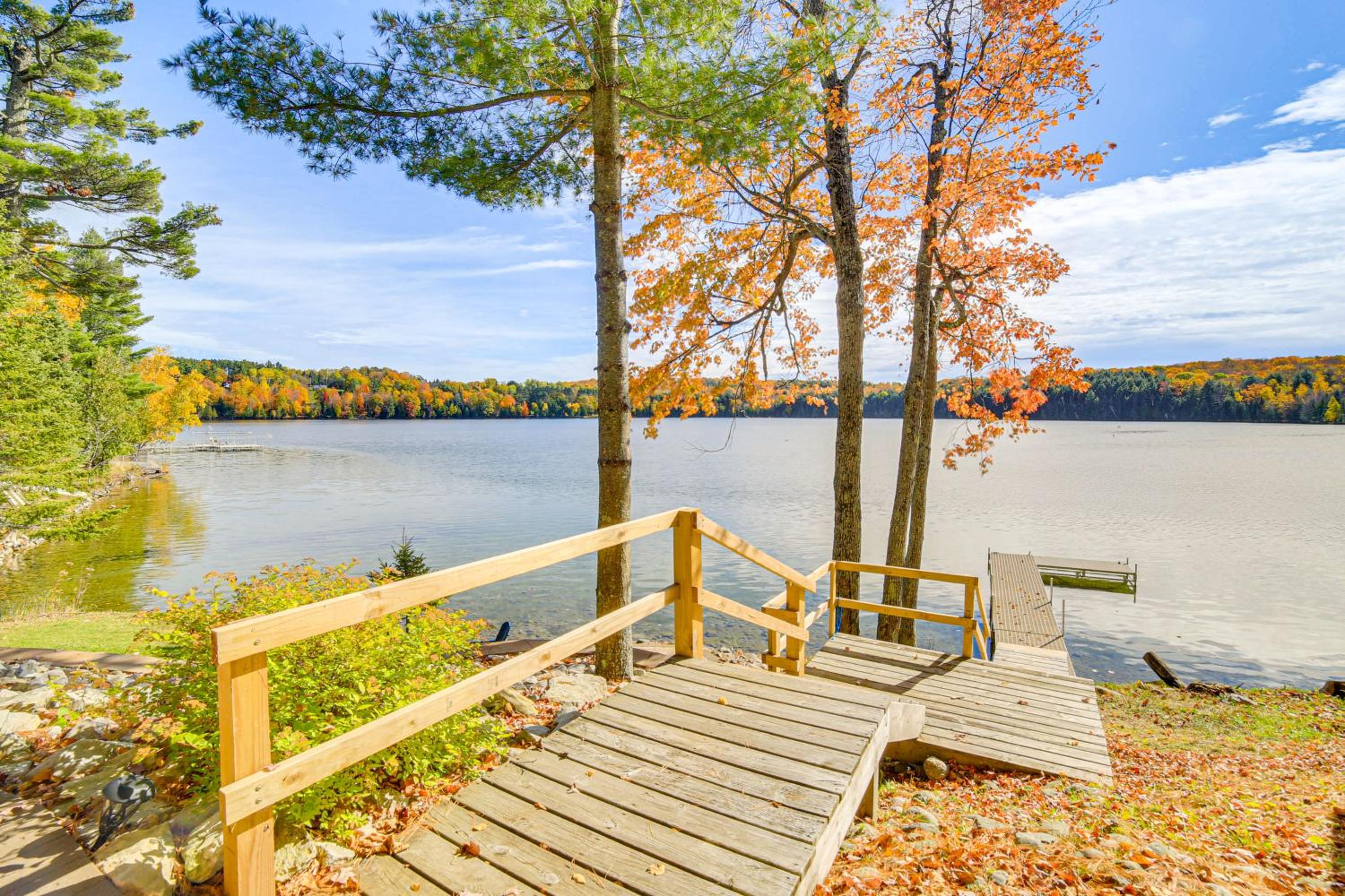 All-Season Adventures! Chicaugon Lakefront Gem