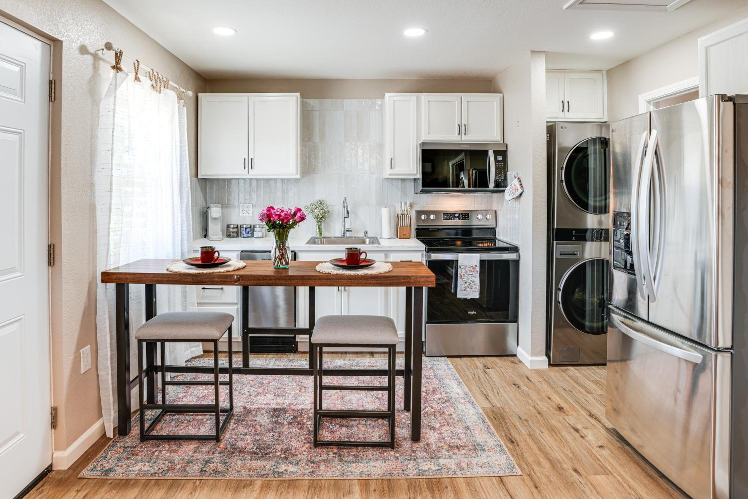 Couples Retreat! Shop, Dine, Explore Dtwn Oakdale