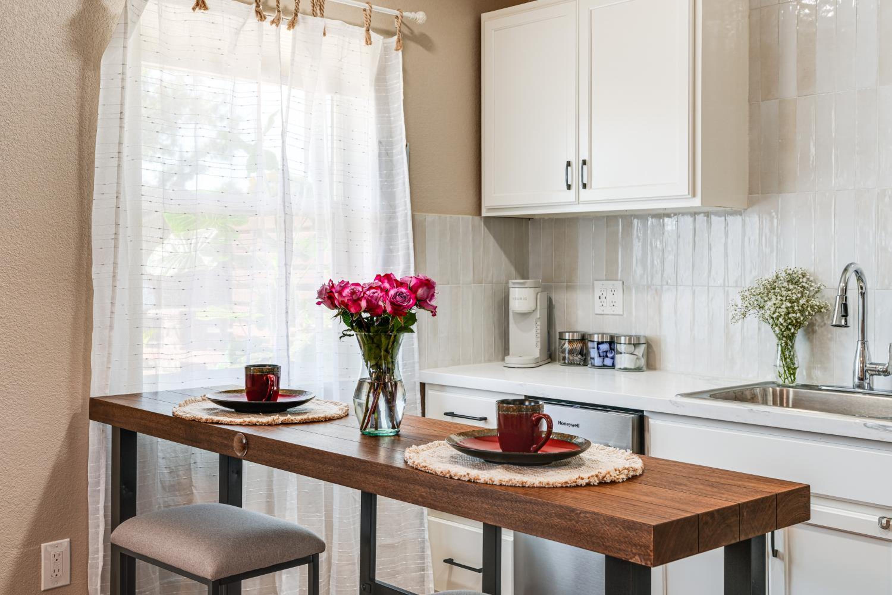 Couples Retreat! Shop, Dine, Explore Dtwn Oakdale