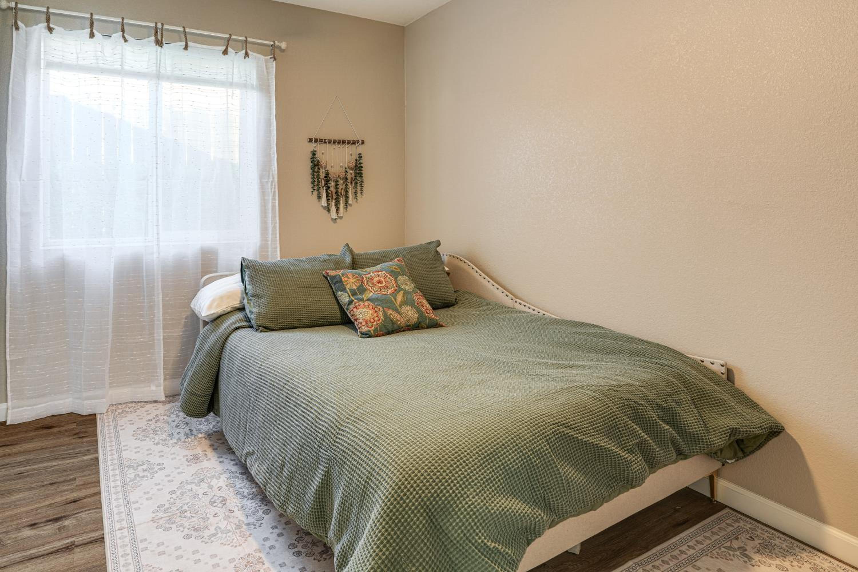 Couples Retreat! Shop, Dine, Explore Dtwn Oakdale