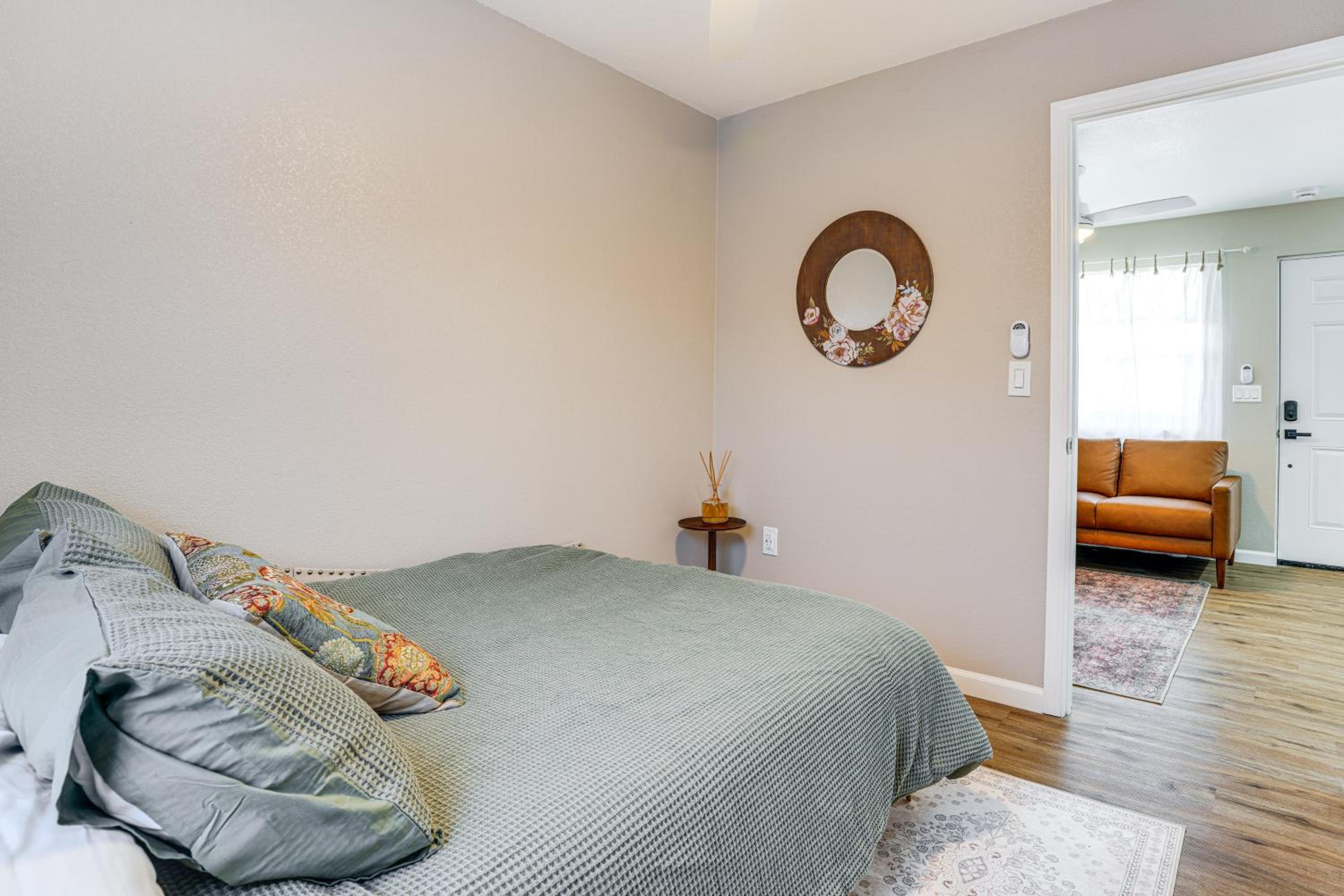 Couples Retreat! Shop, Dine, Explore Dtwn Oakdale