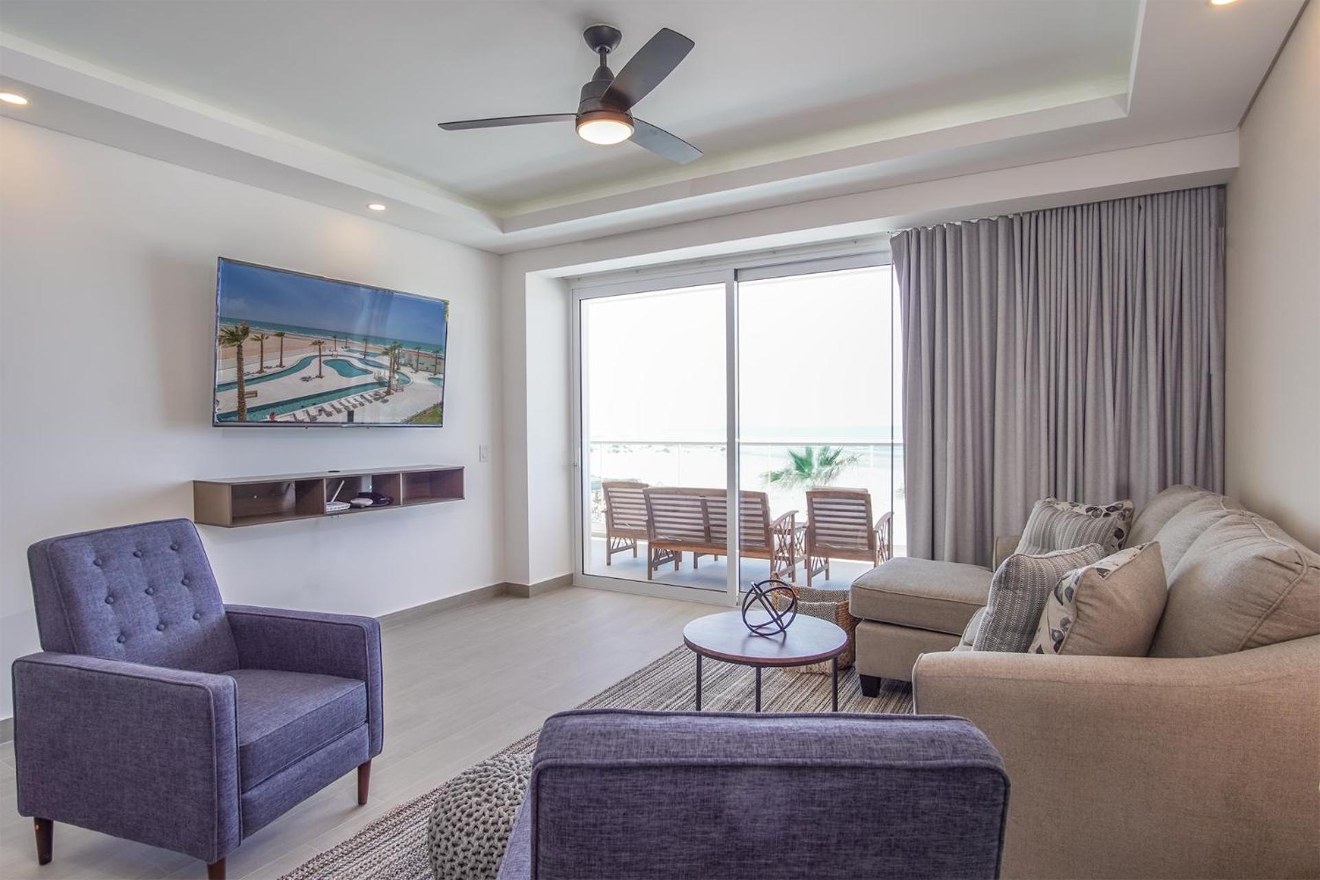 Cozy beach front getaway Encantame Towers E304