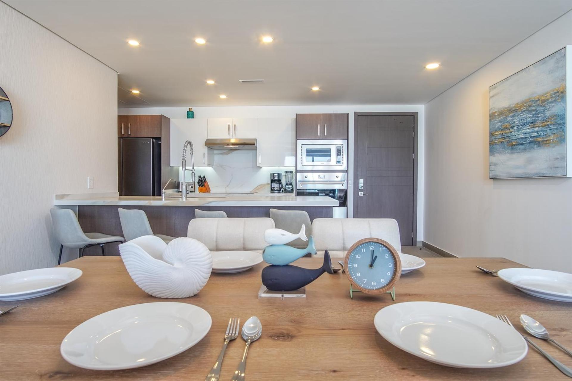 Cozy beach front getaway Encantame Towers E304