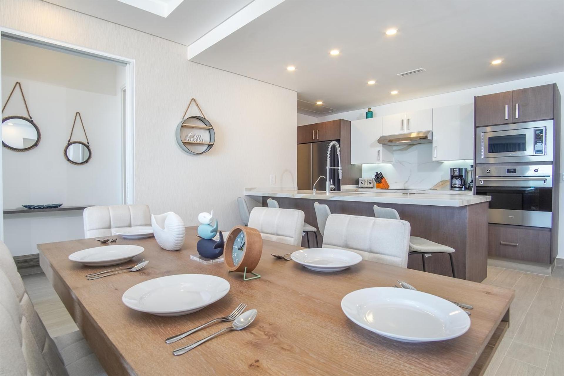 Cozy beach front getaway Encantame Towers E304