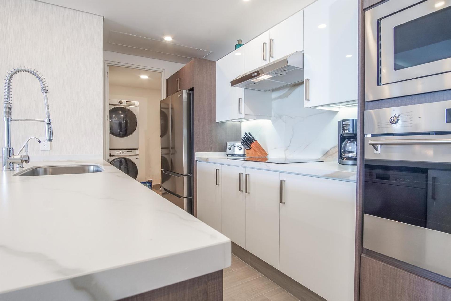 Cozy beach front getaway Encantame Towers E304