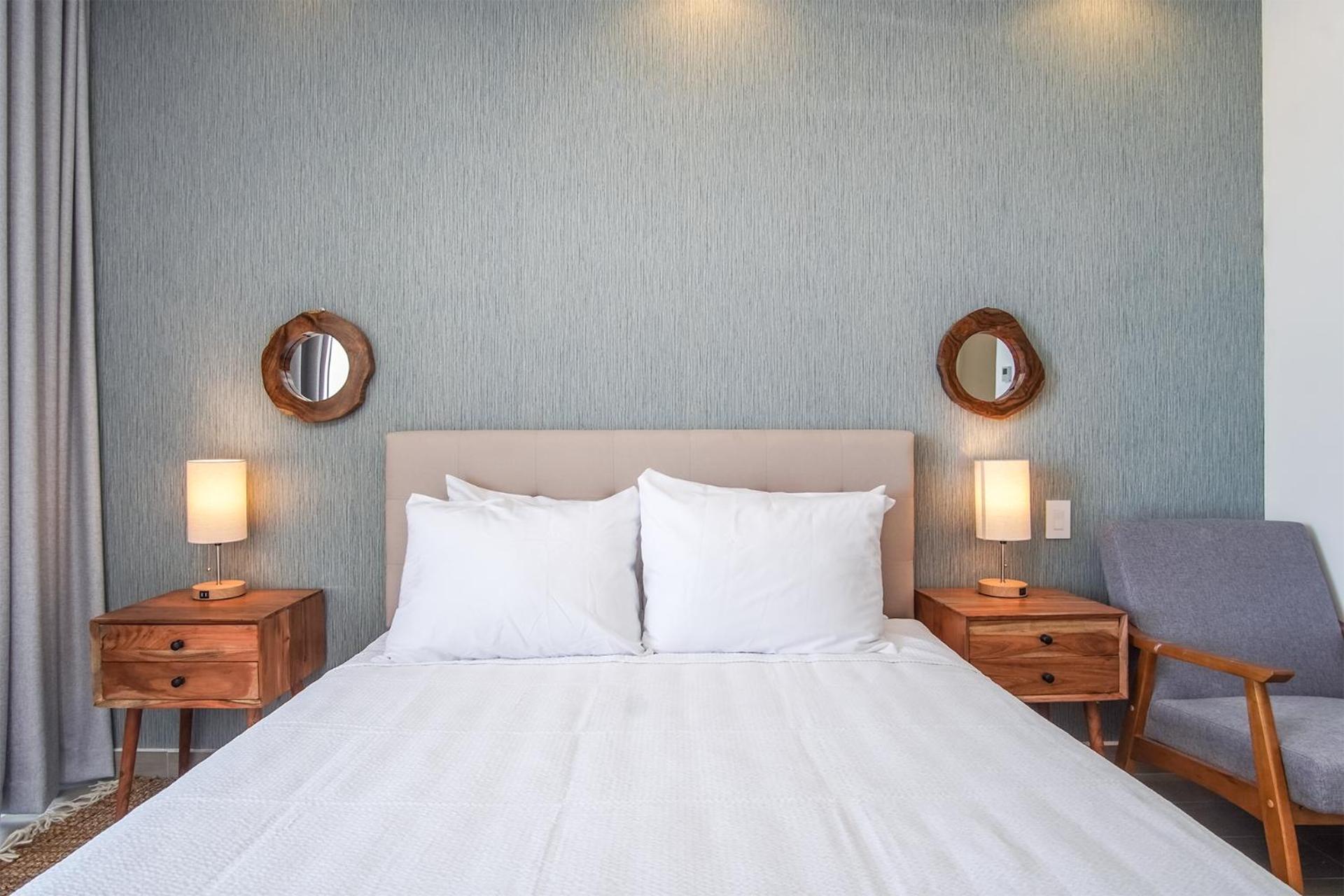 Cozy beach front getaway Encantame Towers E304