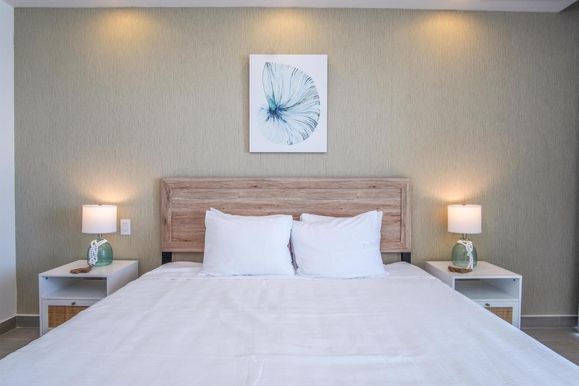 Cozy beach front getaway Encantame Towers E304