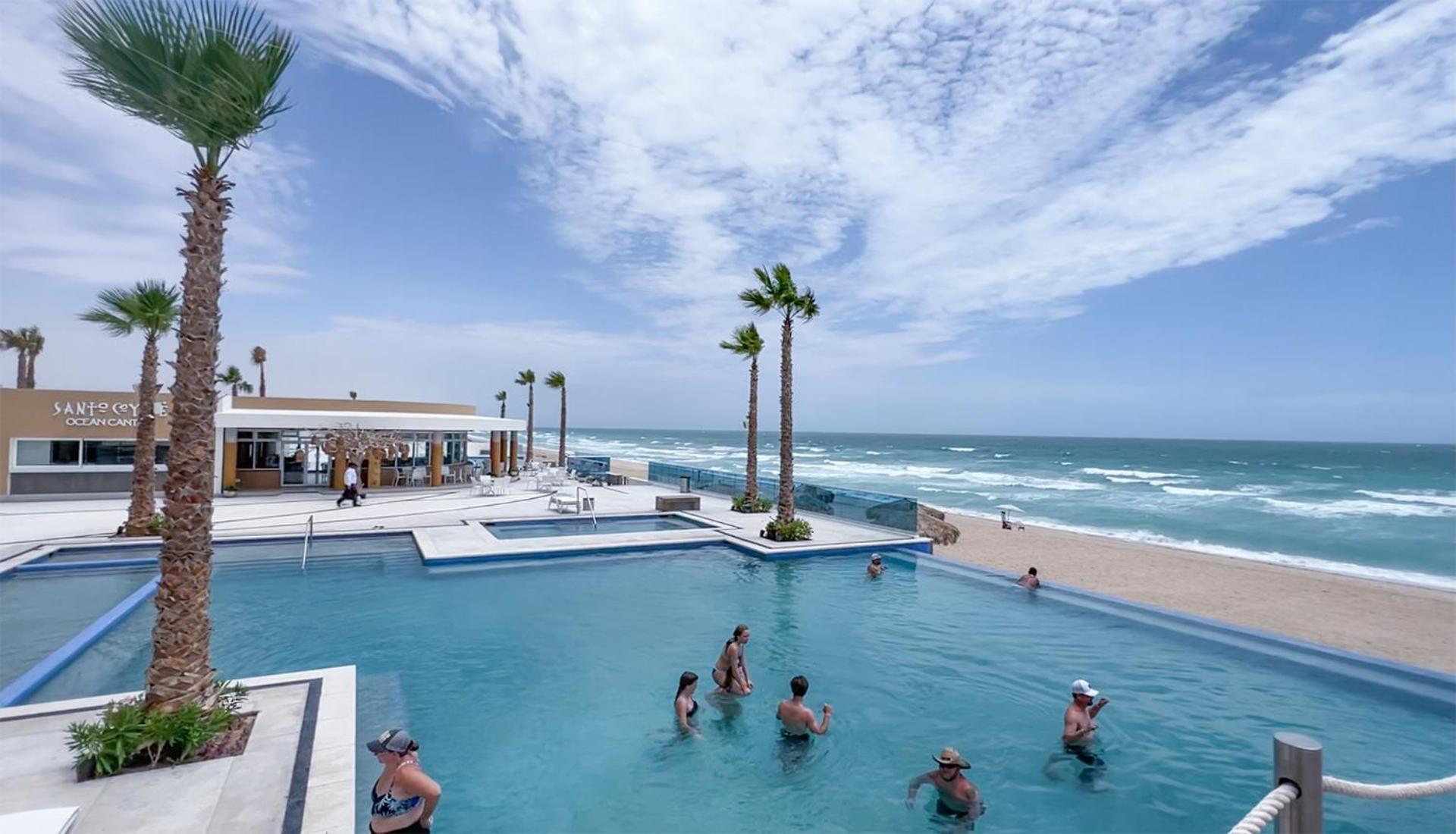 Cozy beach front getaway Encantame Towers E304