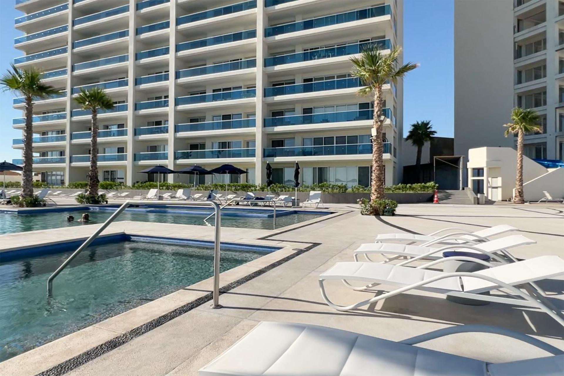 Cozy beach front getaway Encantame Towers E304