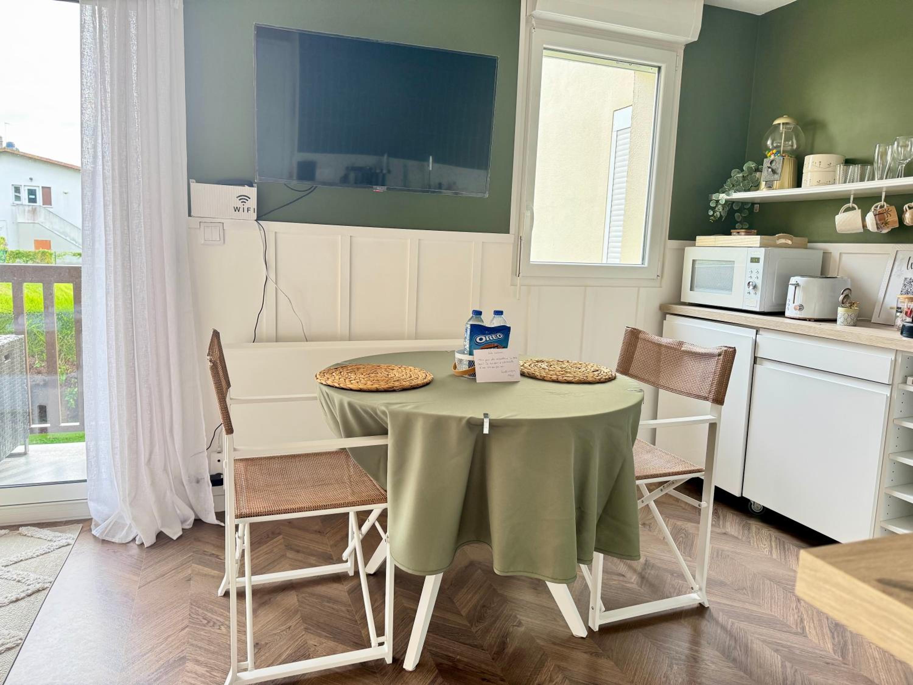 La Petite Oasis - pour 2pers - 2km du Centre Juno Beach et plage du Débarquement - 10min à pieds du centre ville & de la plage - balcon - exposition sud - 