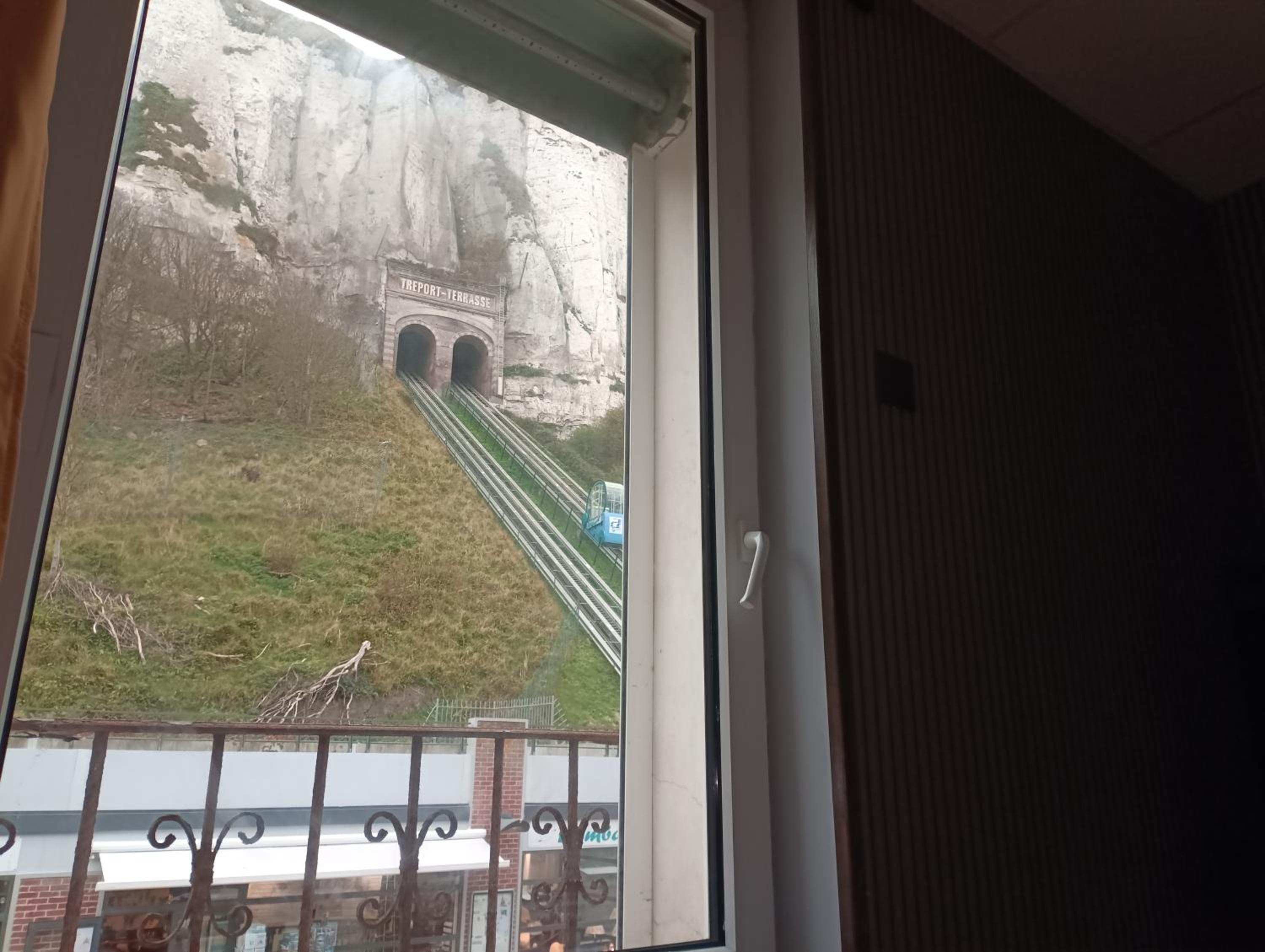 L'échappée Belle face aux Falaises
