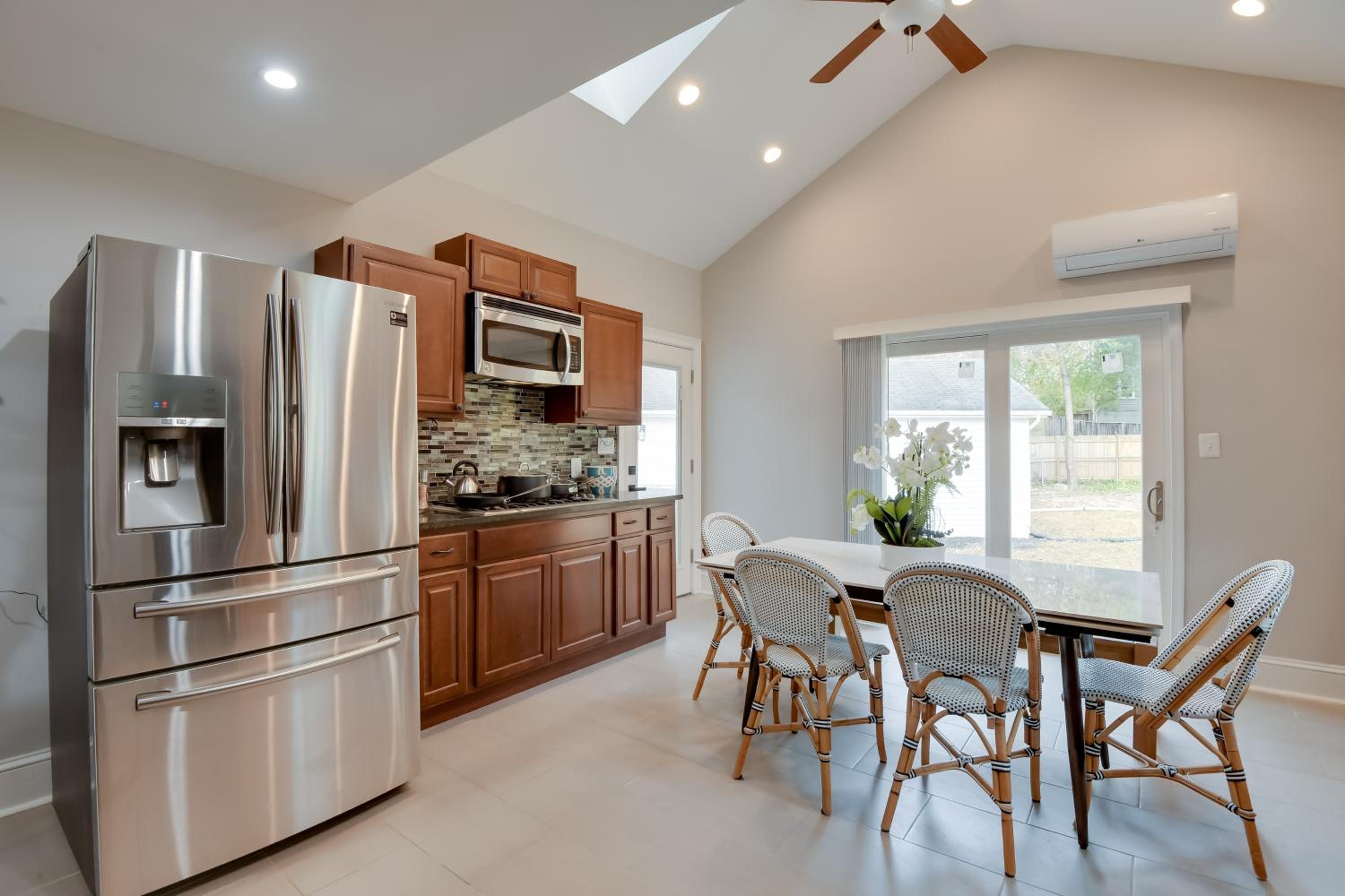 Great for Gatherings! Charming Woodbridge Duplex
