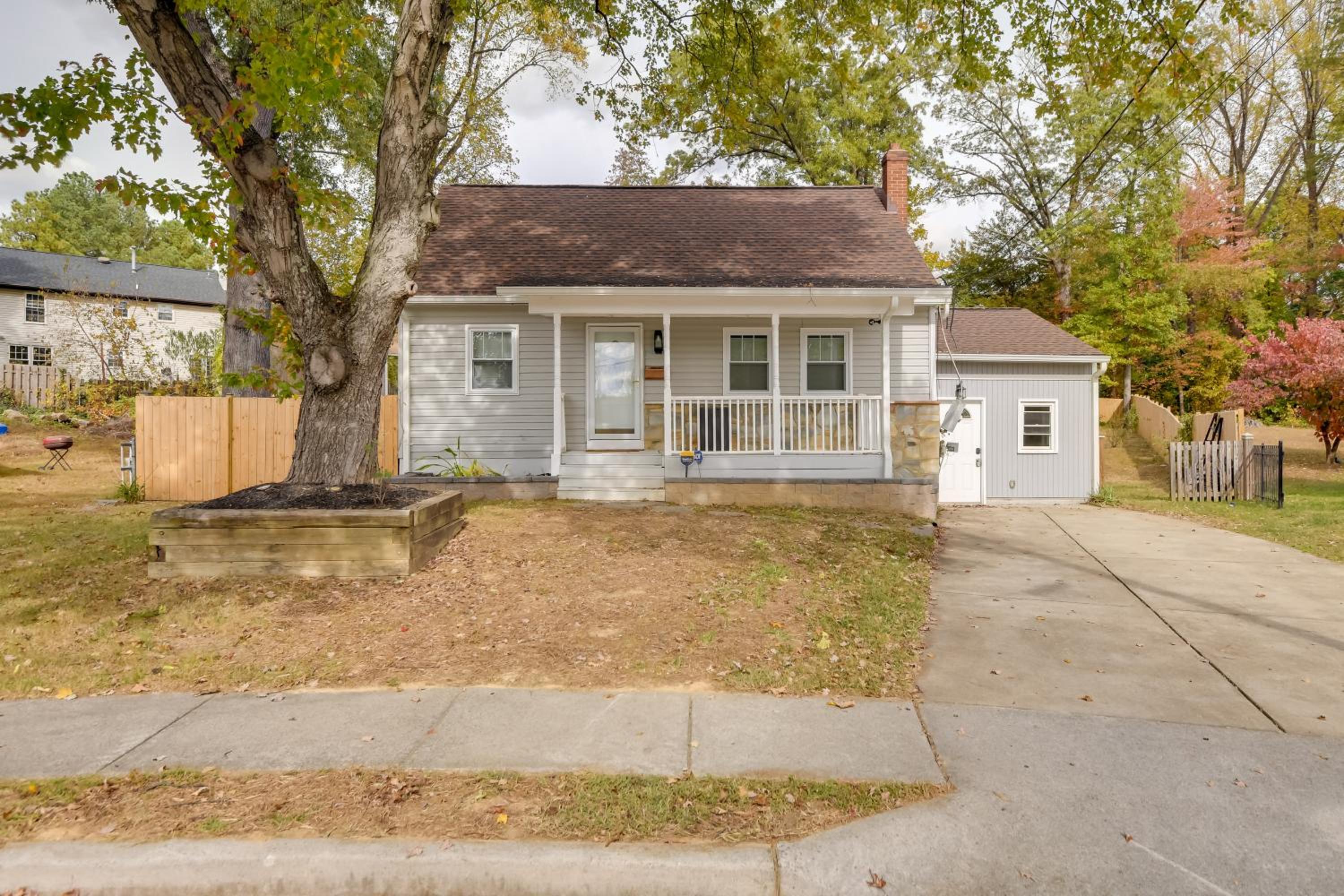 Great for Gatherings! Charming Woodbridge Duplex