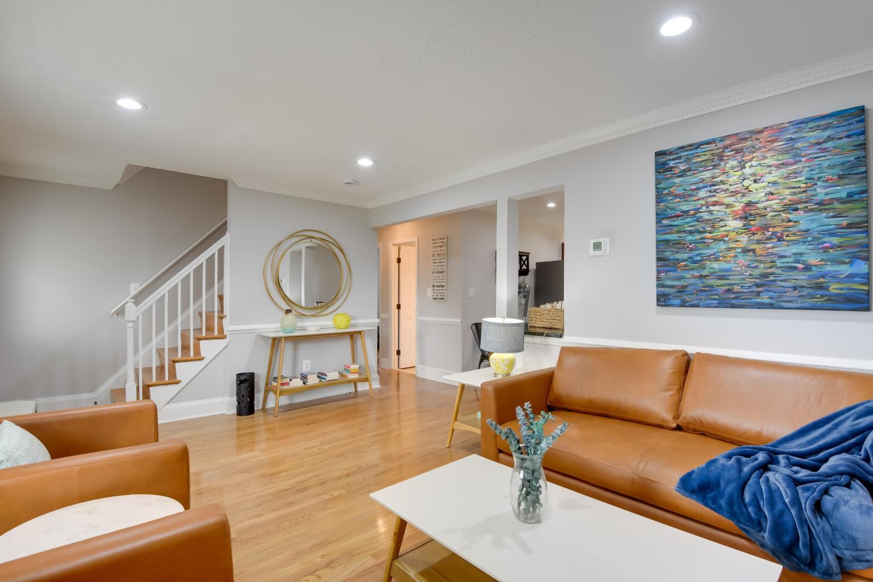Great for Gatherings! Charming Woodbridge Duplex