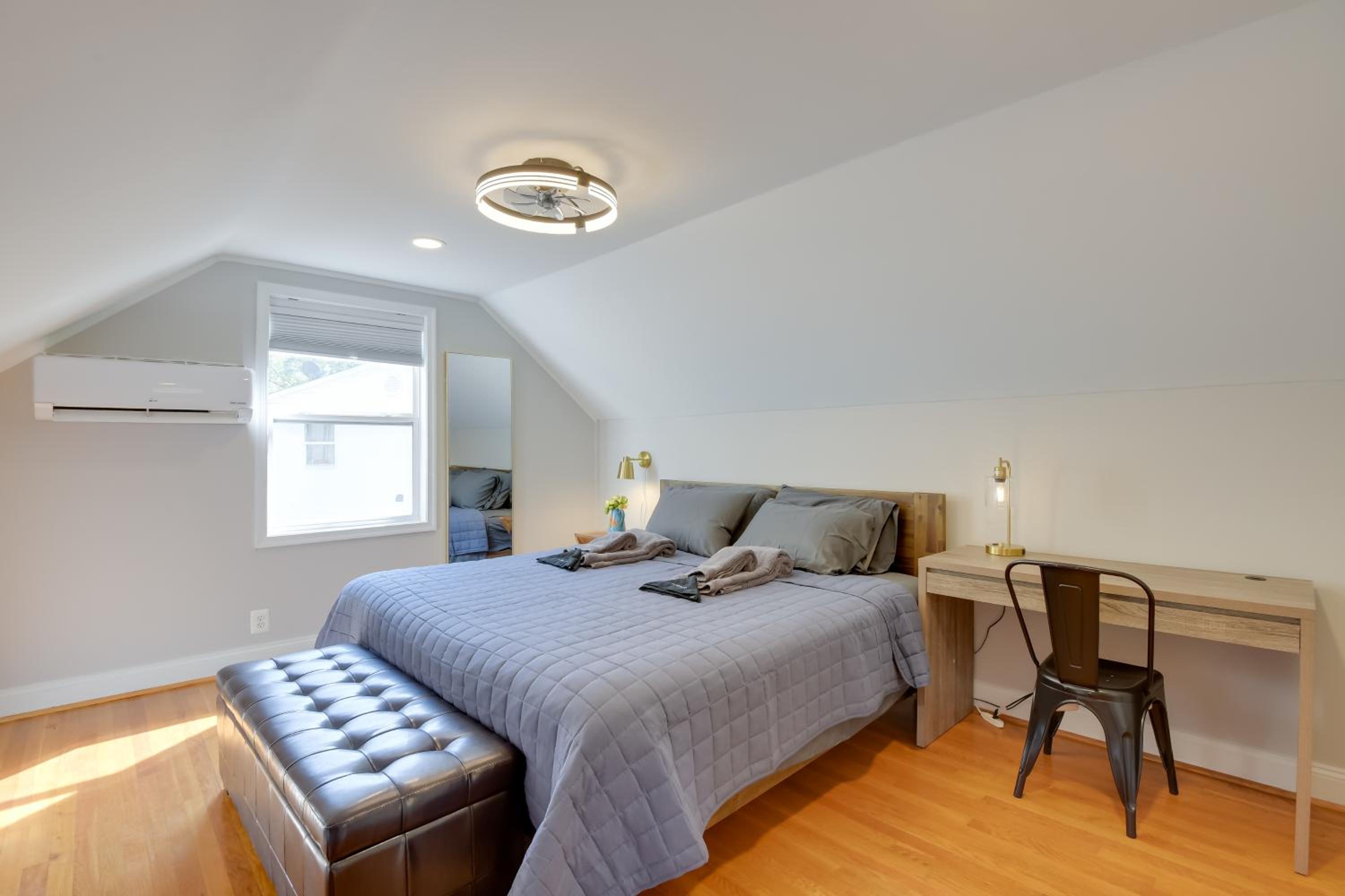 Great for Gatherings! Charming Woodbridge Duplex
