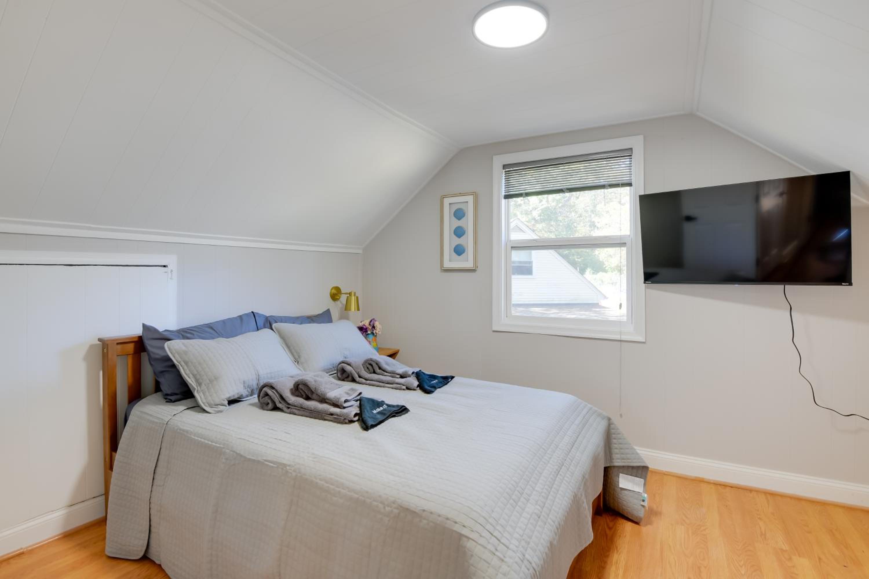 Great for Gatherings! Charming Woodbridge Duplex