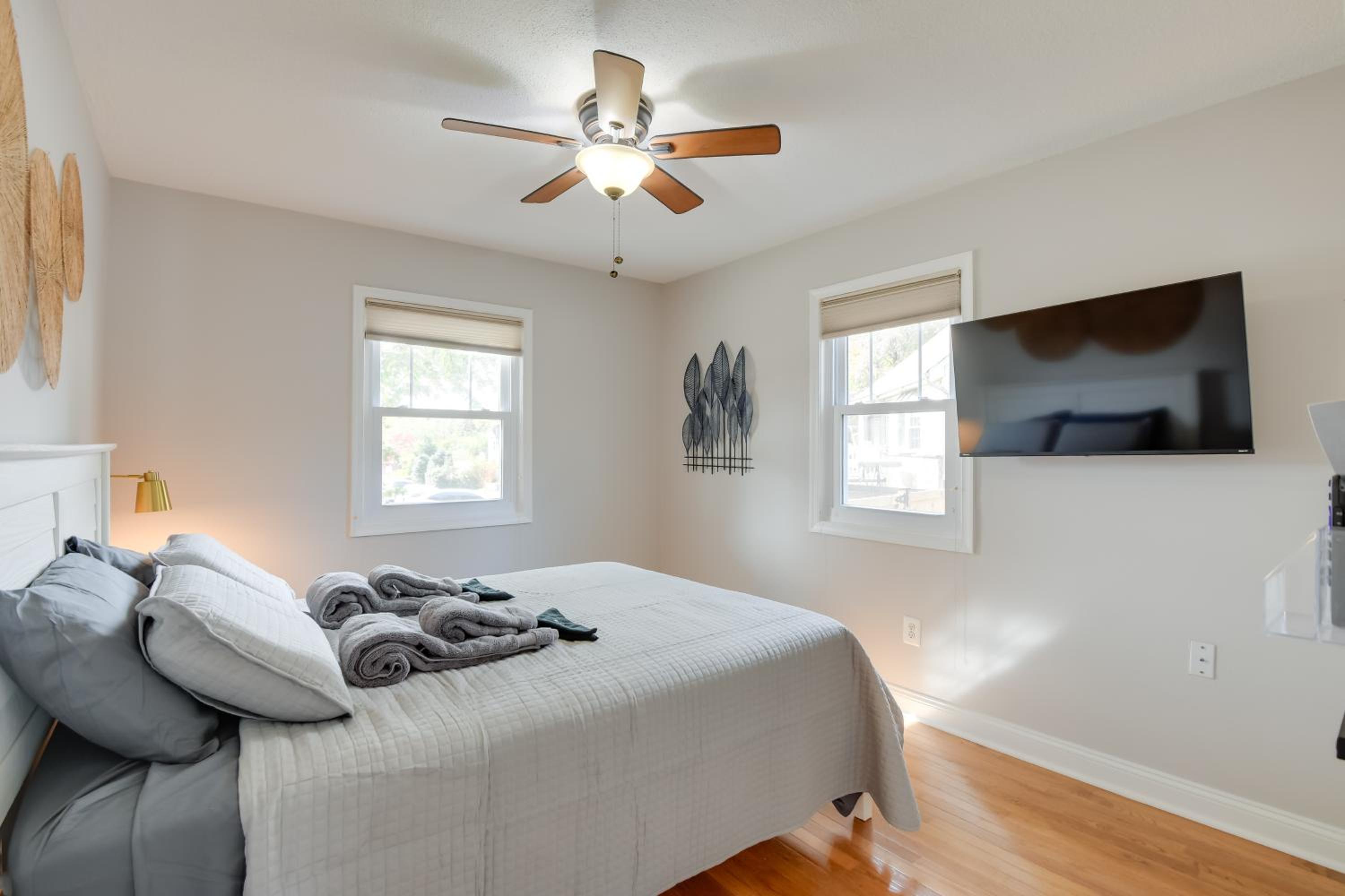 Great for Gatherings! Charming Woodbridge Duplex
