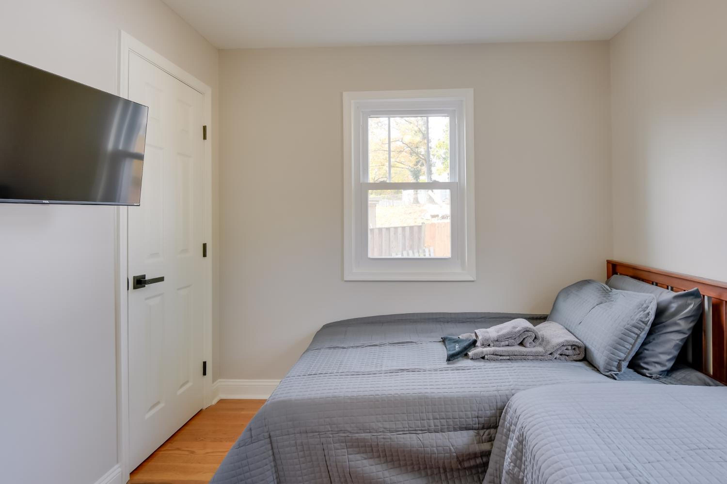 Great for Gatherings! Charming Woodbridge Duplex