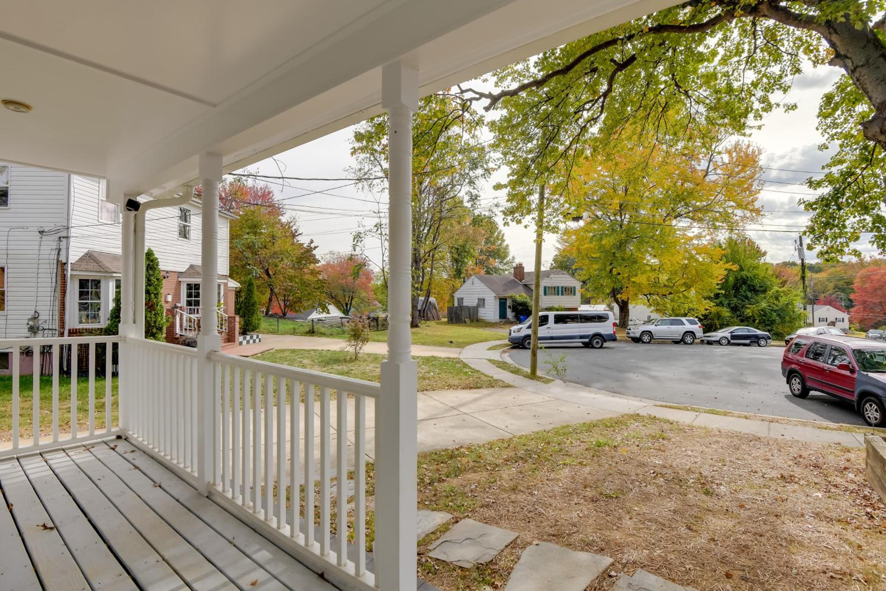 Great for Gatherings! Charming Woodbridge Duplex