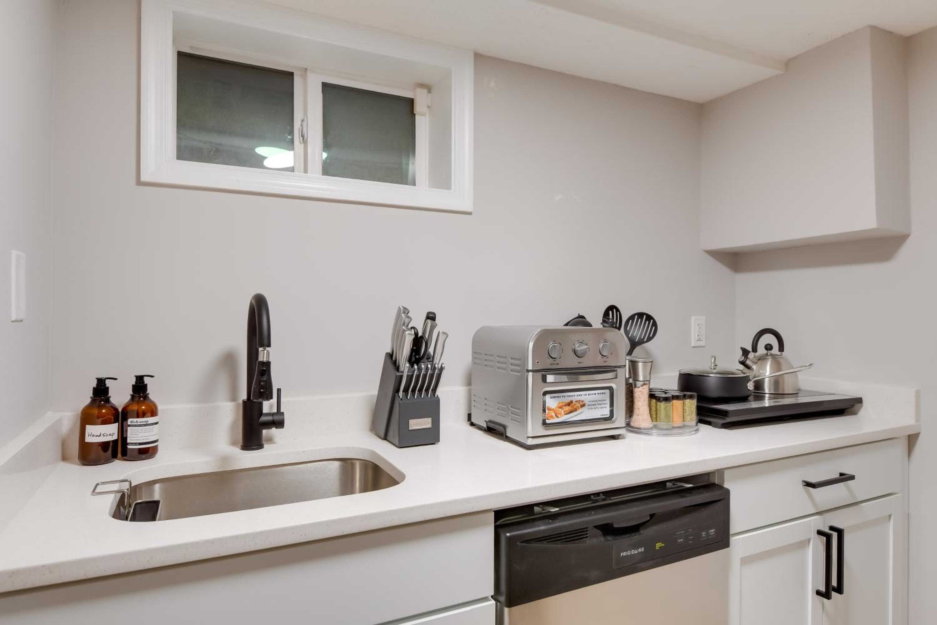 2 Mi to Historic Occoquan District Modern Duplex