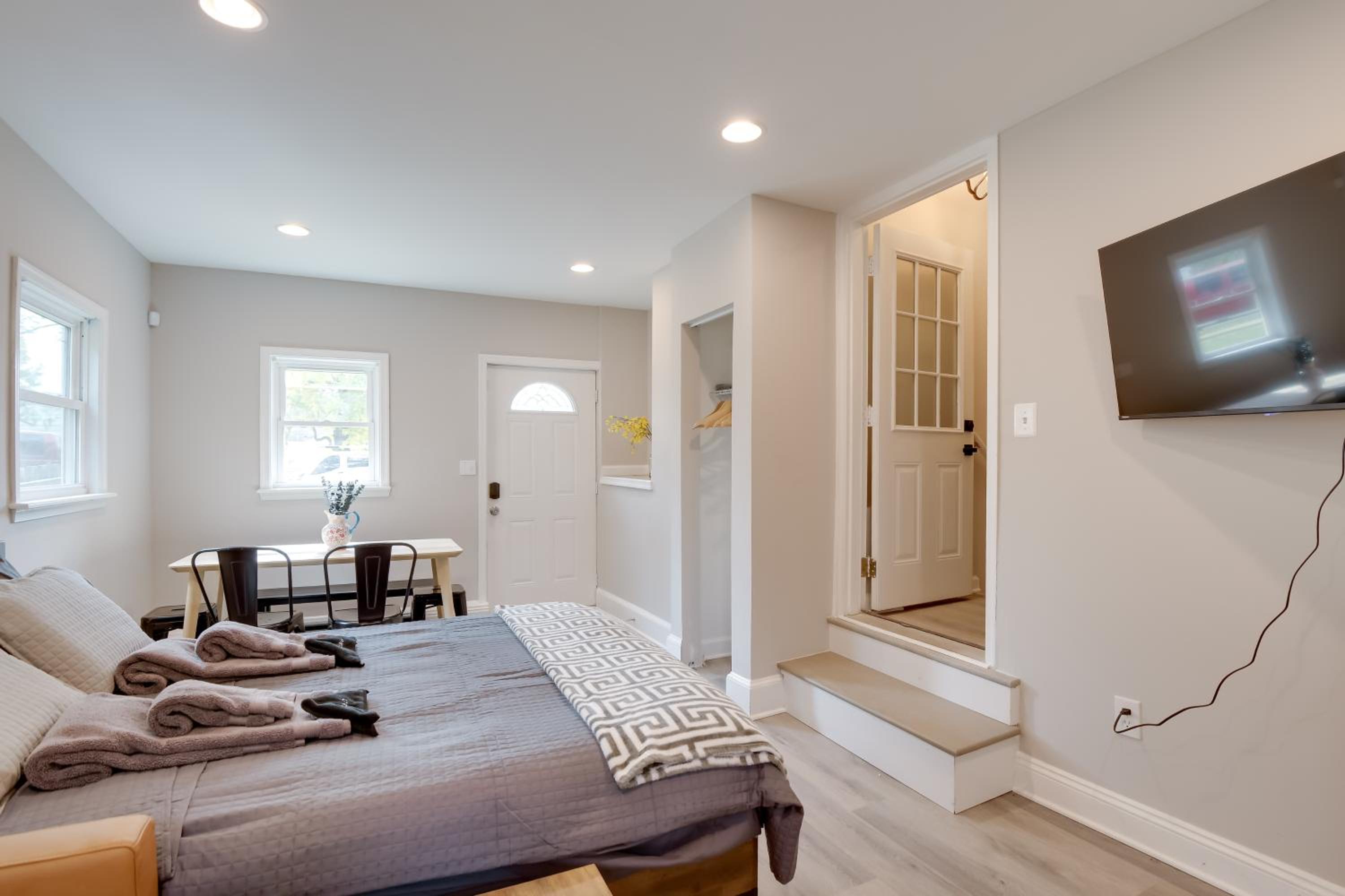 2 Mi to Historic Occoquan District Modern Duplex