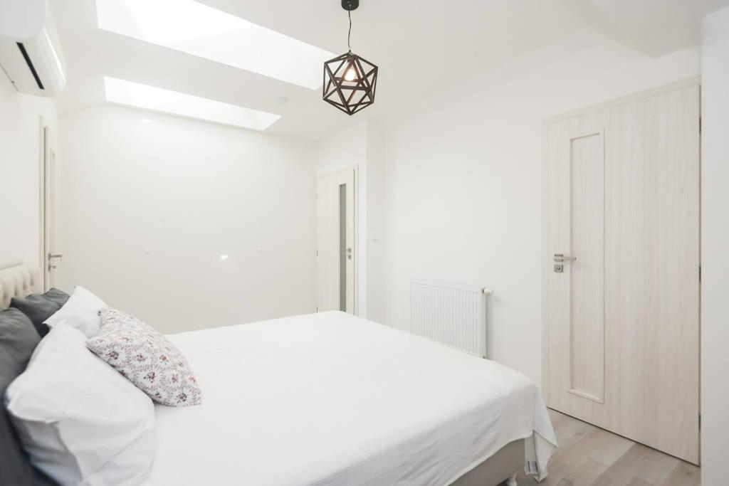 Kent Ridge Loft, Sokolska