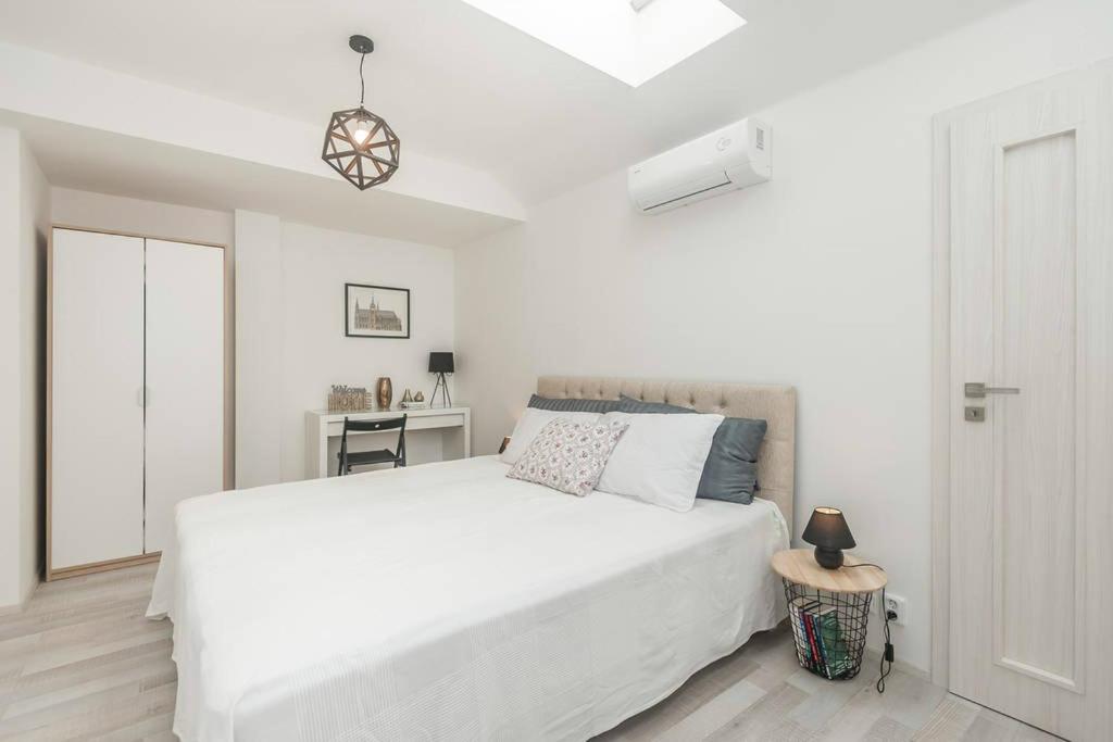 Kent Ridge Loft, Sokolska
