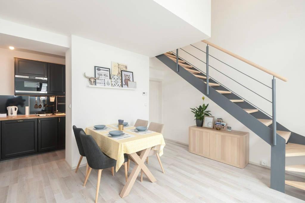 Kent Ridge Loft, Sokolska