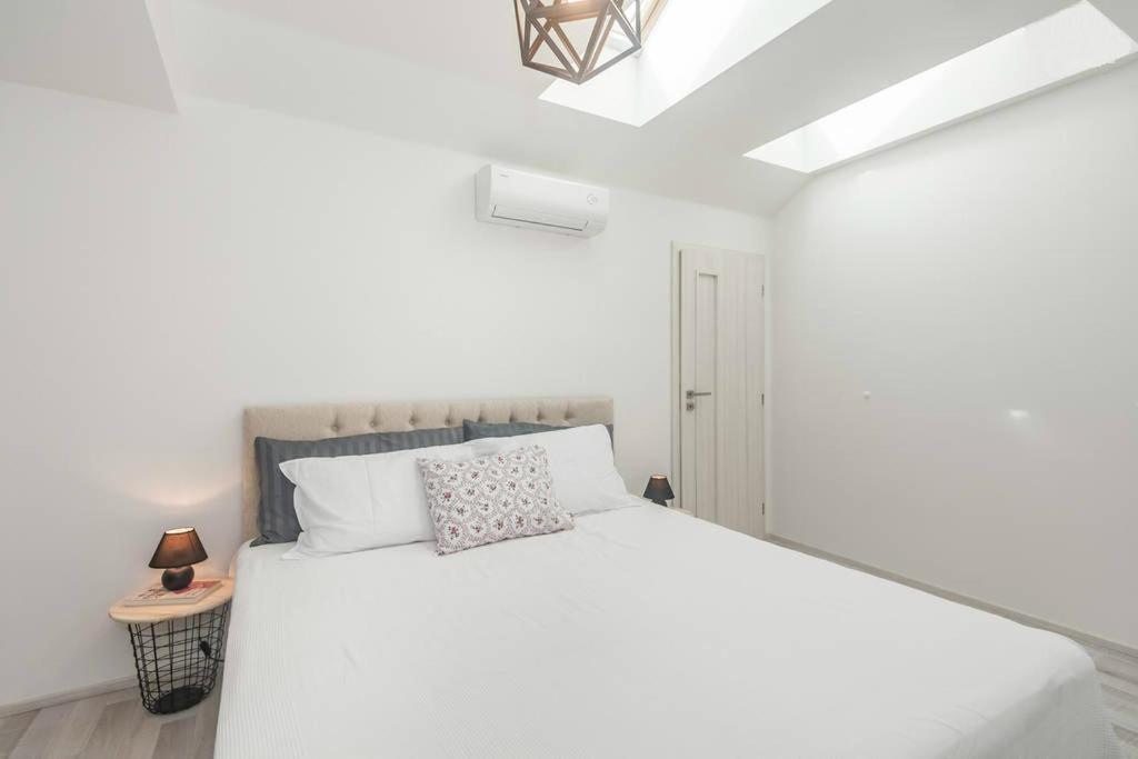 Kent Ridge Loft, Sokolska