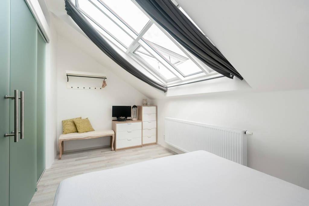 Kent Ridge Loft, Sokolska