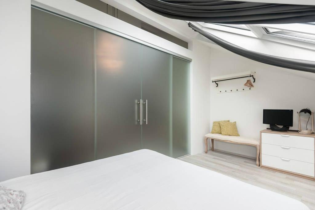 Kent Ridge Loft, Sokolska